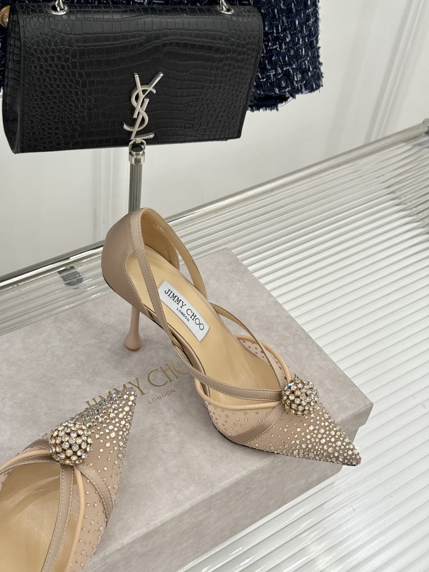 Jimmy Choo/吉米周26WF新品水钻球网纱尖头高跟凉鞋谁能拒绝一双自带星光的JC！这款水钻网纱鞋
