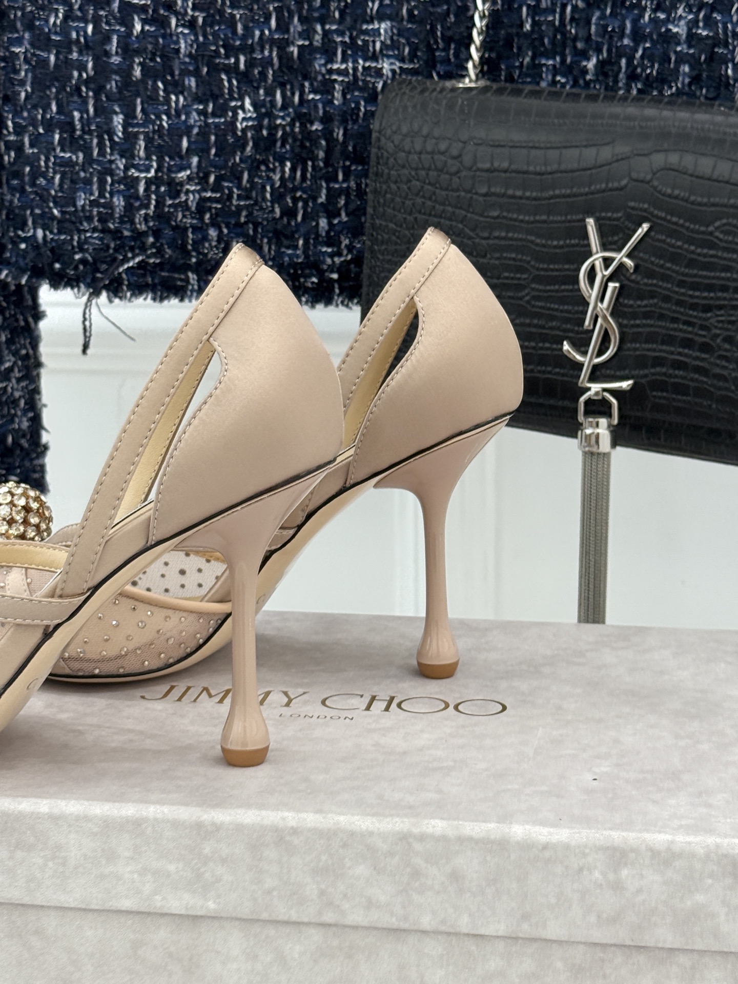 Jimmy Choo/吉米周26WF新品水钻球网纱尖头高跟凉鞋谁能拒绝一双自带星光的JC！这款水钻网纱鞋