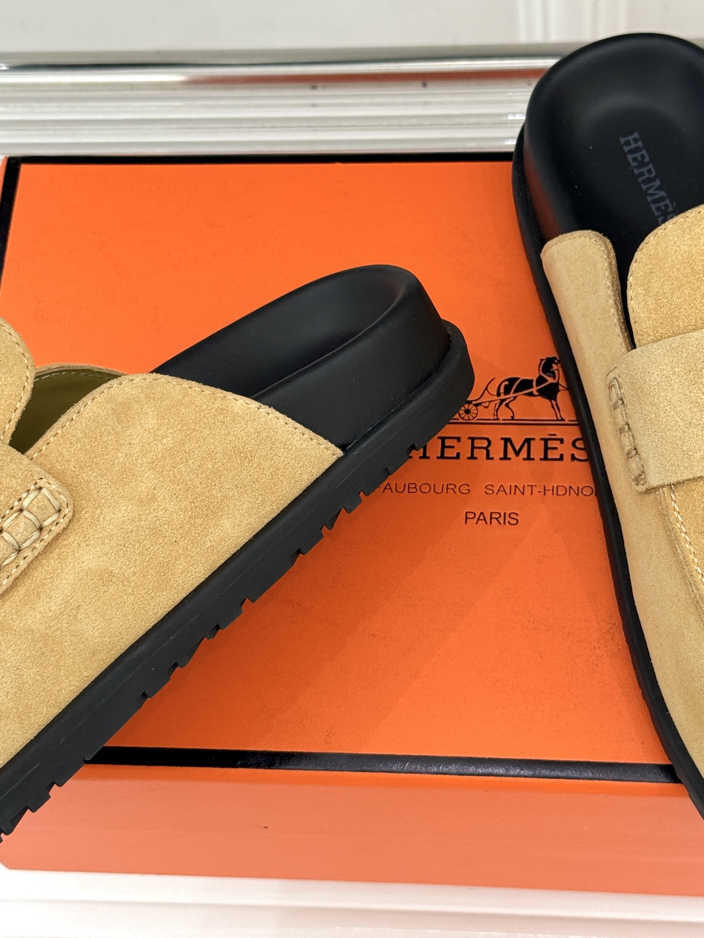 （配原版飞机盒）Hermès/爱马仕25WF新品穆勒包头H半拖鞋勃肯鞋厚底勃肯版型重塑经典。麂皮小牛皮质
