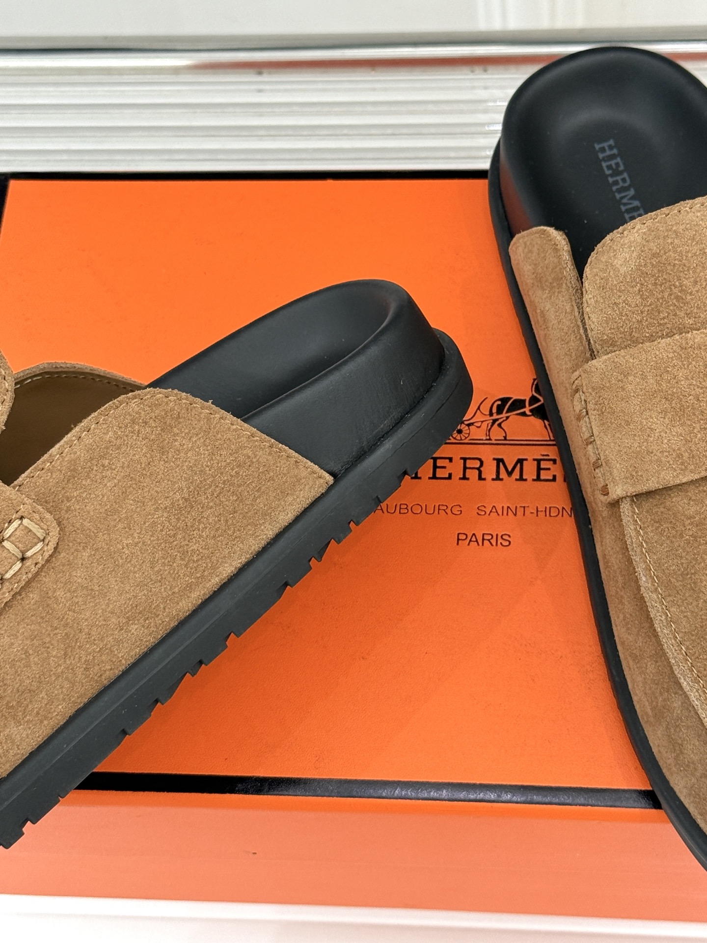（配原版飞机盒）Hermès/爱马仕25WF新品穆勒包头H半拖鞋勃肯鞋厚底勃肯版型重塑经典。麂皮小牛皮质