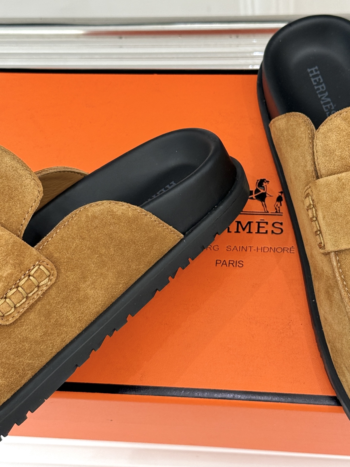 （配原版飞机盒）Hermès/爱马仕25WF新品穆勒包头H半拖鞋勃肯鞋厚底勃肯版型重塑经典。麂皮小牛皮质
