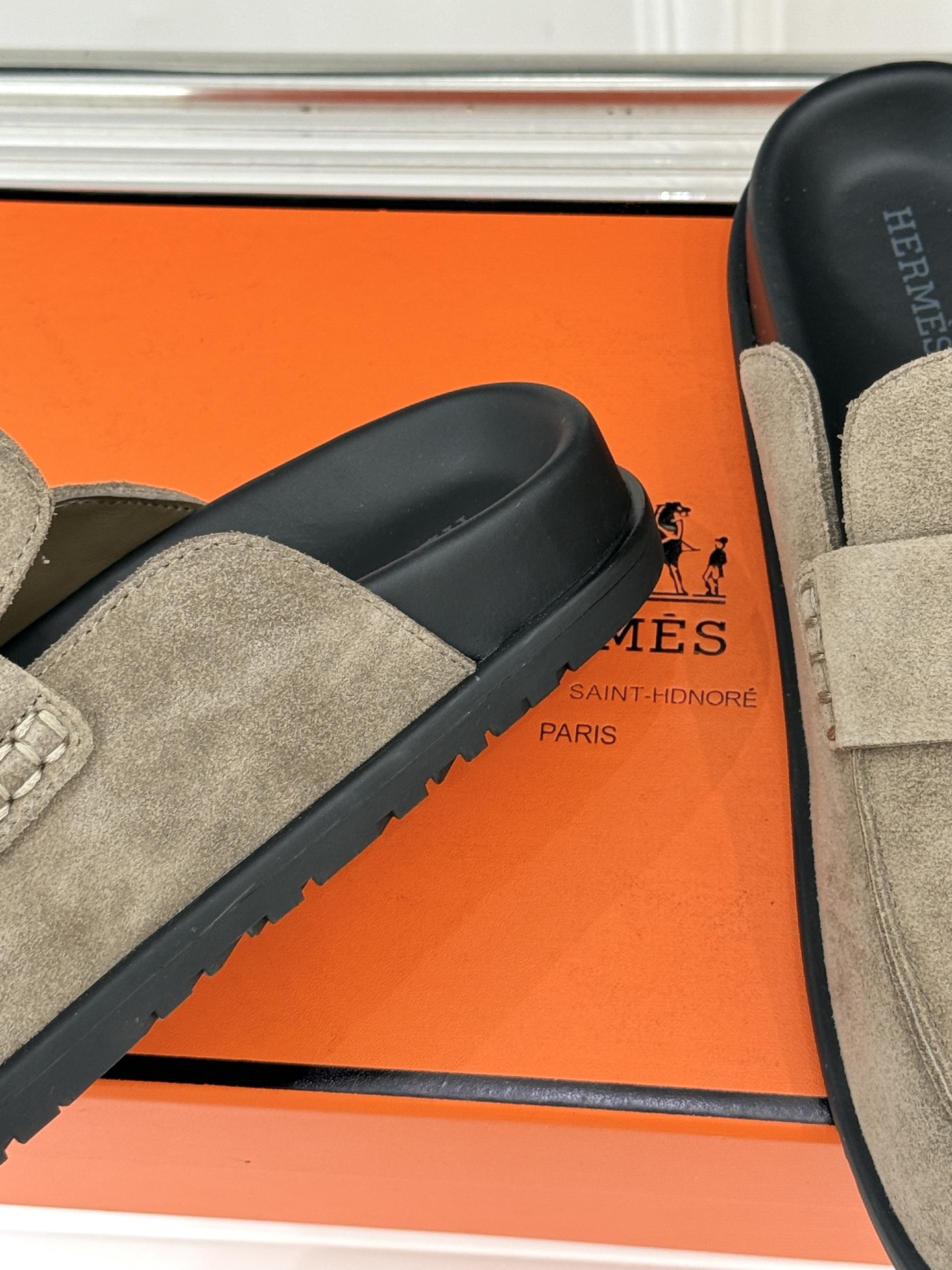 （配原版飞机盒）Hermès/爱马仕25WF新品穆勒包头H半拖鞋勃肯鞋厚底勃肯版型重塑经典。麂皮小牛皮质