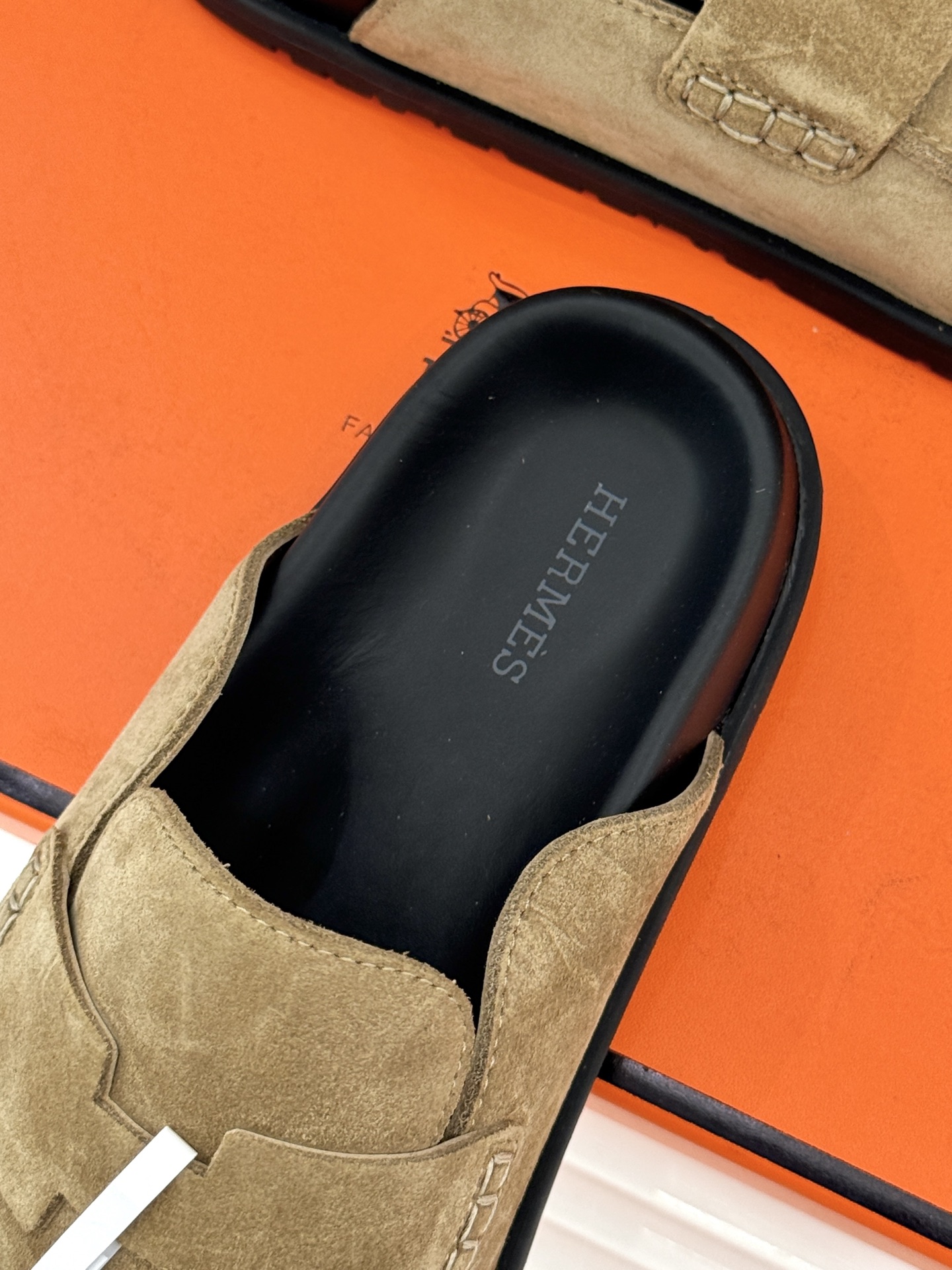 （配原版飞机盒）Hermès/爱马仕25WF新品穆勒包头H半拖鞋勃肯鞋厚底勃肯版型重塑经典。麂皮小牛皮质