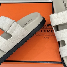 (配原版飞机盒))Herme*经典 二舅魔术贴H拖鞋二舅鞋夏天的最爱😍仿佛是有一种魔力 越看越好看 刚出 (配原版飞机盒))Herme*经典 二舅魔术贴H拖鞋二舅鞋夏天的最爱😍仿佛是有一种魔力 越看越好看 刚出