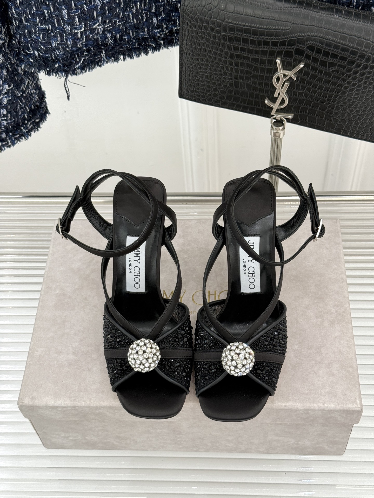 Jimmy Choo/吉米周26WF新品水钻球网纱尖头高跟凉鞋谁能拒绝一双自带星光的JC！这款水钻网纱鞋