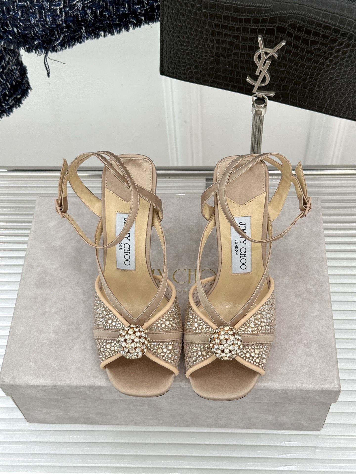 Jimmy Choo/吉米周26WF新品水钻球网纱尖头高跟凉鞋谁能拒绝一双自带星光的JC！这款水钻网纱鞋