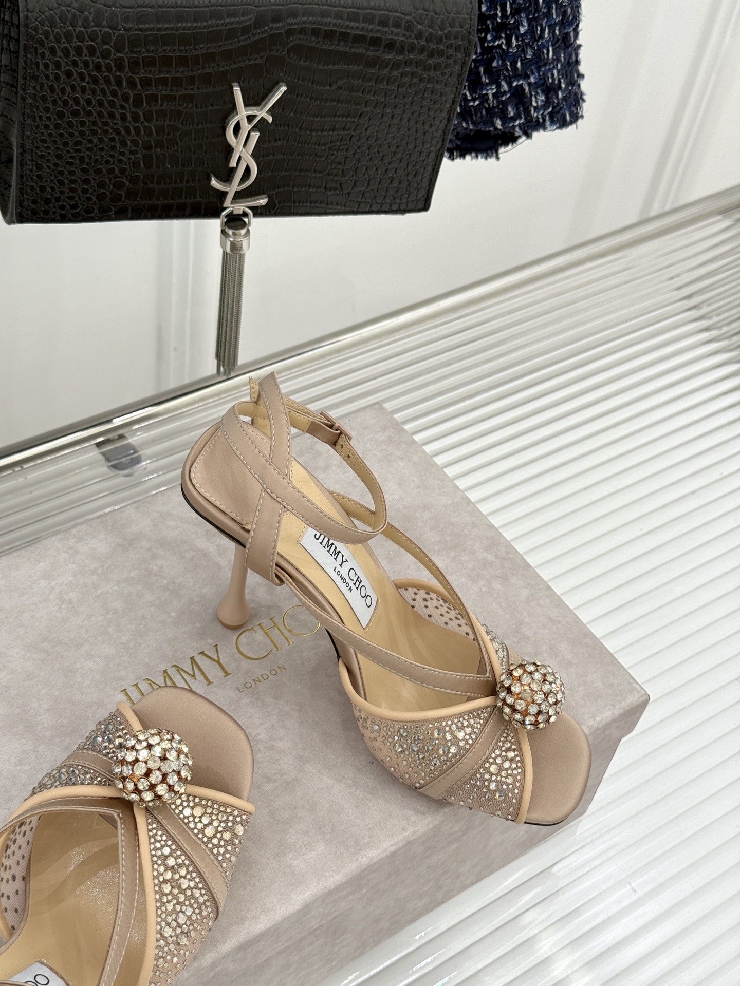Jimmy Choo/吉米周26WF新品水钻球网纱尖头高跟凉鞋谁能拒绝一双自带星光的JC！这款水钻网纱鞋