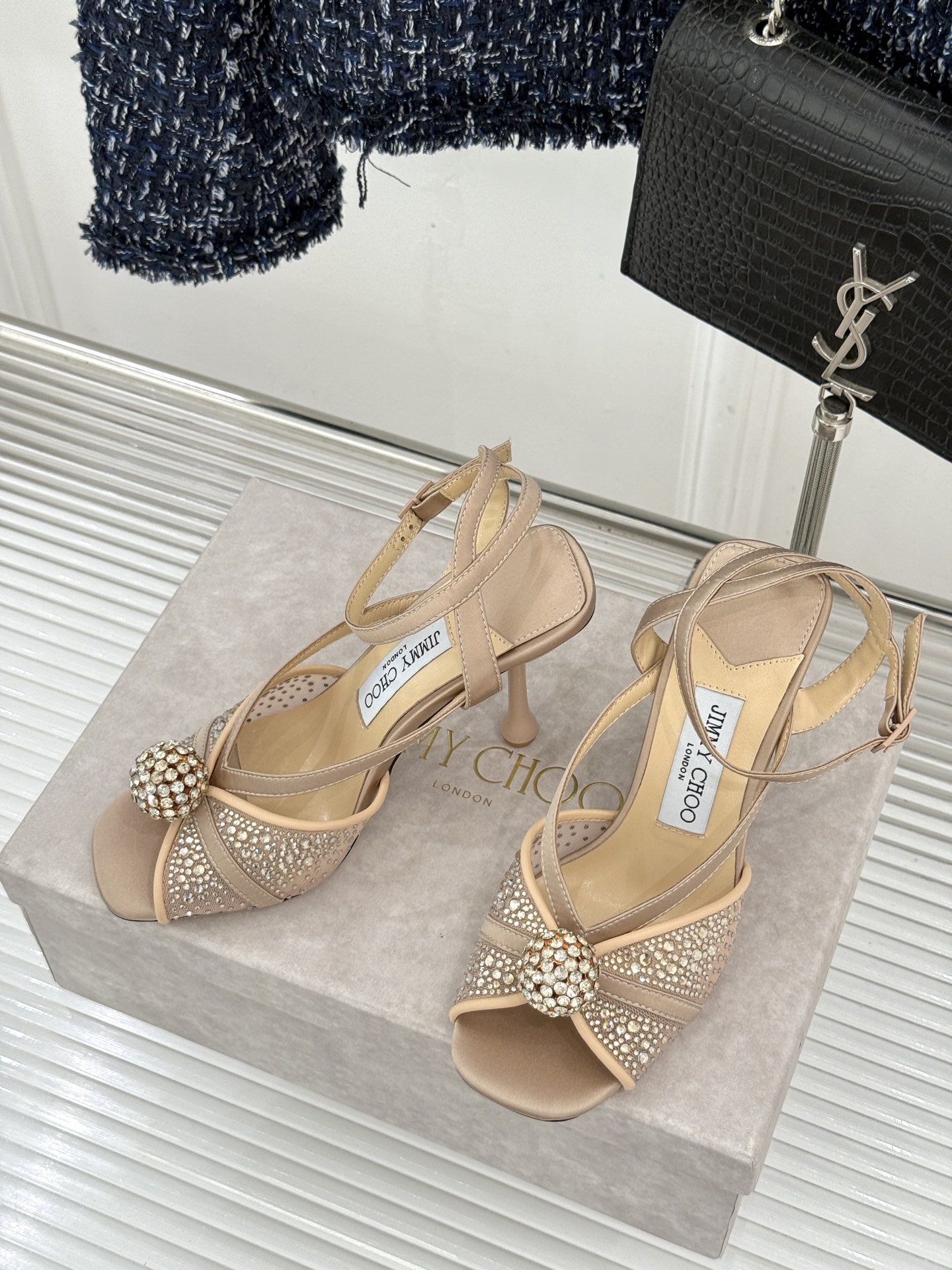 Jimmy Choo/吉米周26WF新品水钻球网纱尖头高跟凉鞋谁能拒绝一双自带星光的JC！这款水钻网纱鞋