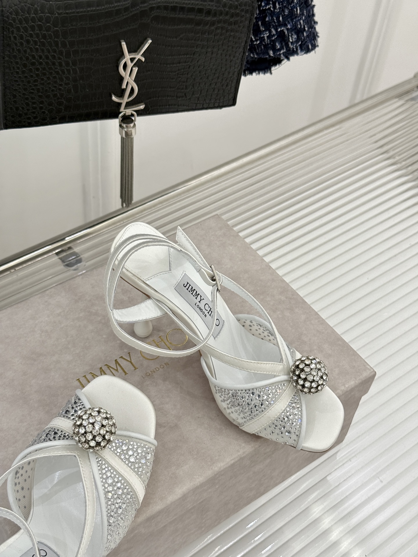 Jimmy Choo/吉米周26WF新品水钻球网纱尖头高跟凉鞋谁能拒绝一双自带星光的JC！这款水钻网纱鞋