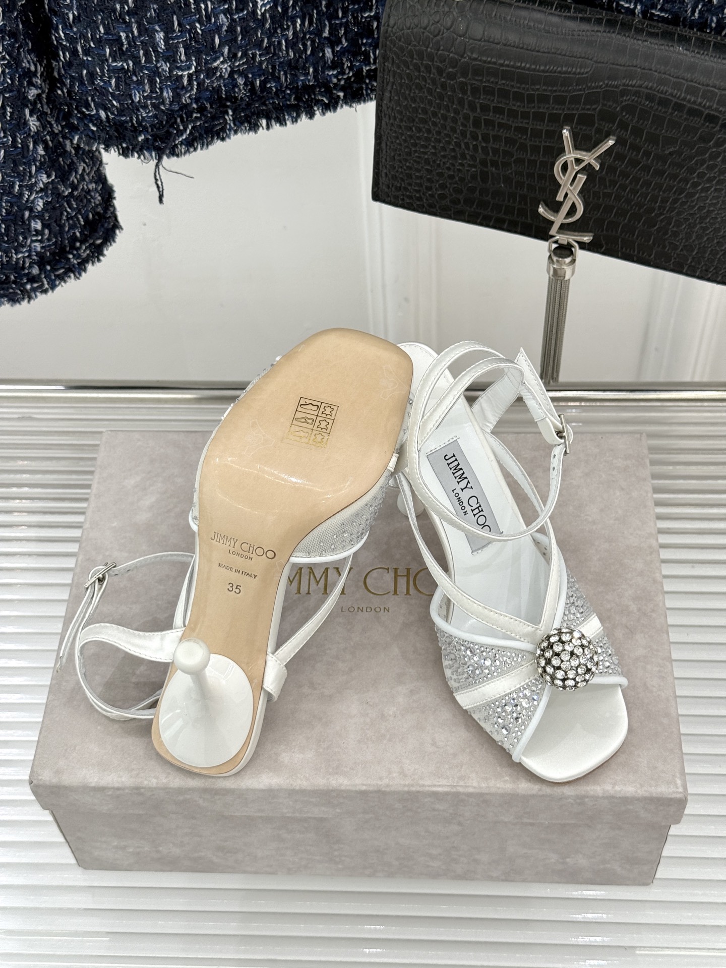 Jimmy Choo/吉米周26WF新品水钻球网纱尖头高跟凉鞋谁能拒绝一双自带星光的JC！这款水钻网纱鞋
