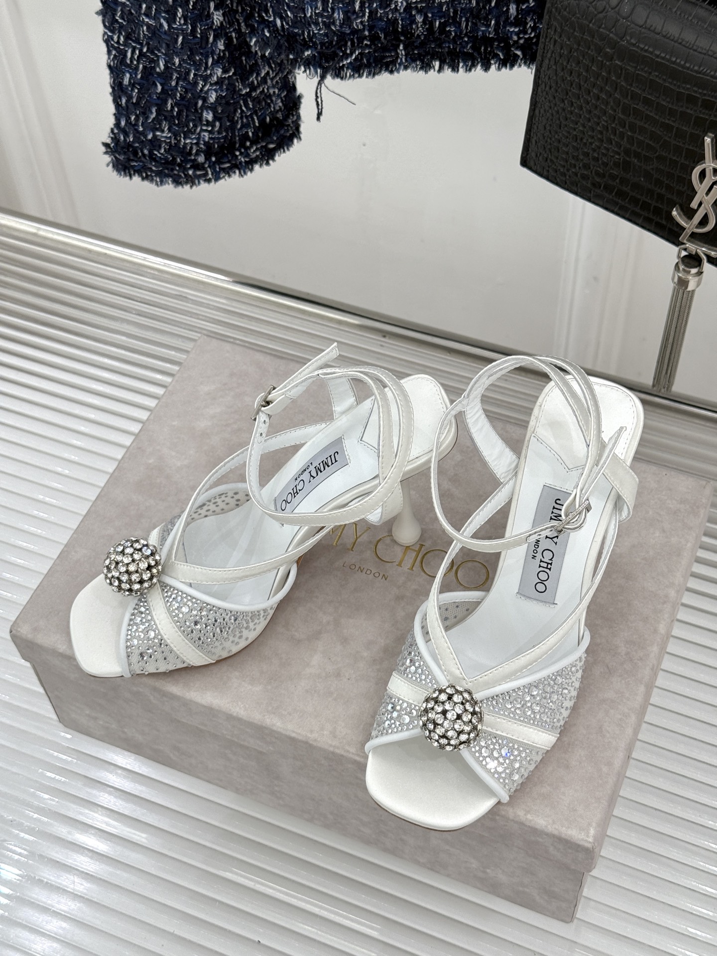 Jimmy Choo/吉米周26WF新品水钻球网纱尖头高跟凉鞋谁能拒绝一双自带星光的JC！这款水钻网纱鞋