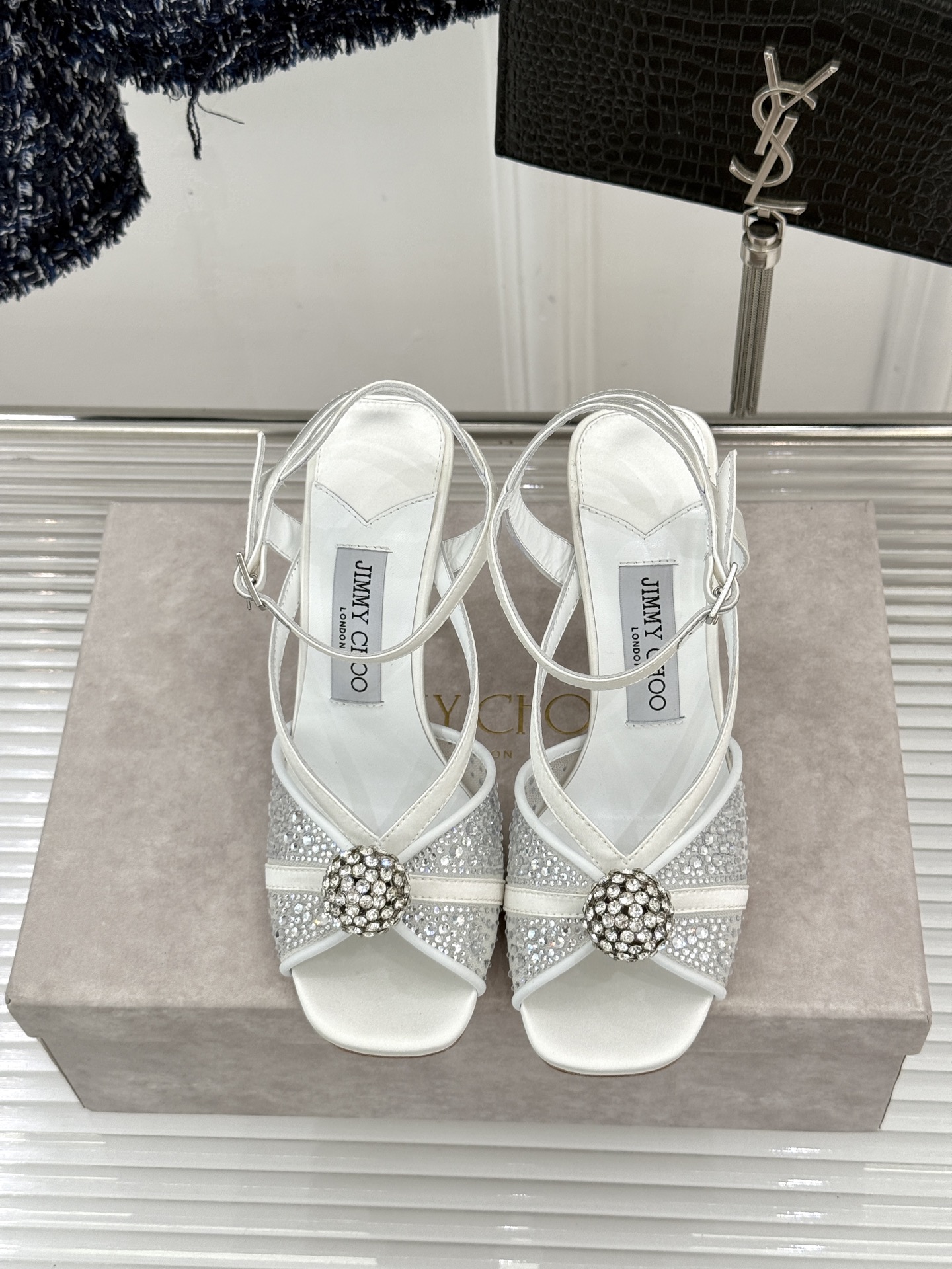 Jimmy Choo/吉米周26WF新品水钻球网纱尖头高跟凉鞋谁能拒绝一双自带星光的JC！这款水钻网纱鞋