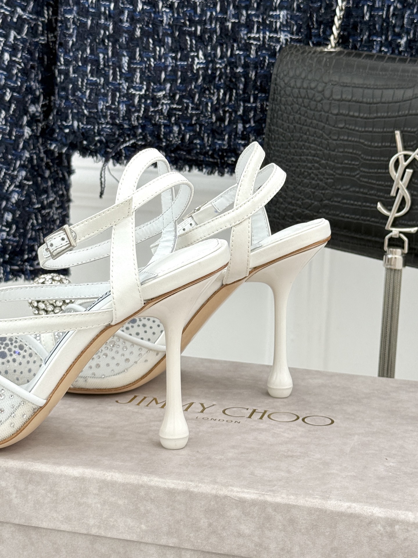 Jimmy Choo/吉米周26WF新品水钻球网纱尖头高跟凉鞋谁能拒绝一双自带星光的JC！这款水钻网纱鞋