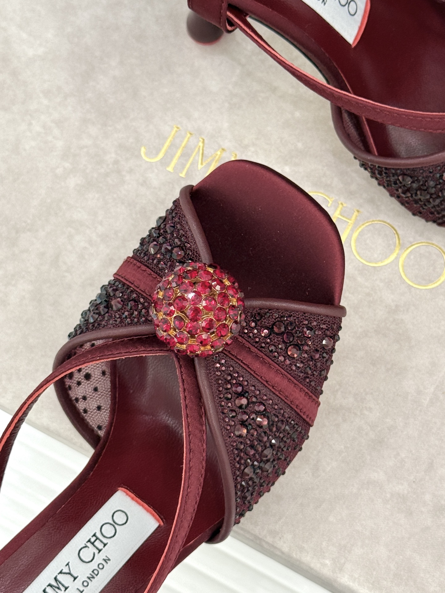 Jimmy Choo/吉米周26WF新品水钻球网纱尖头高跟凉鞋谁能拒绝一双自带星光的JC！这款水钻网纱鞋