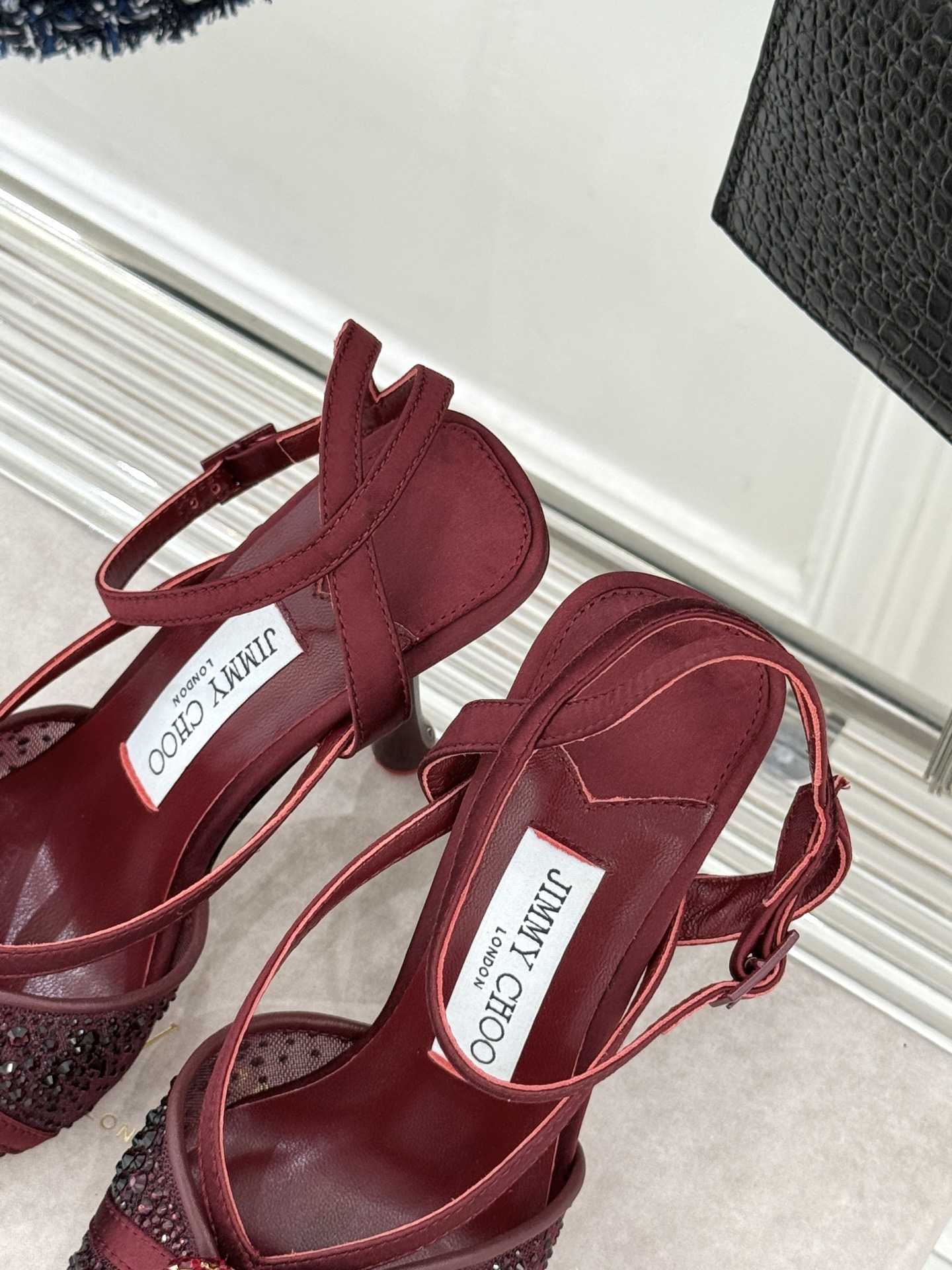 Jimmy Choo/吉米周26WF新品水钻球网纱尖头高跟凉鞋谁能拒绝一双自带星光的JC！这款水钻网纱鞋