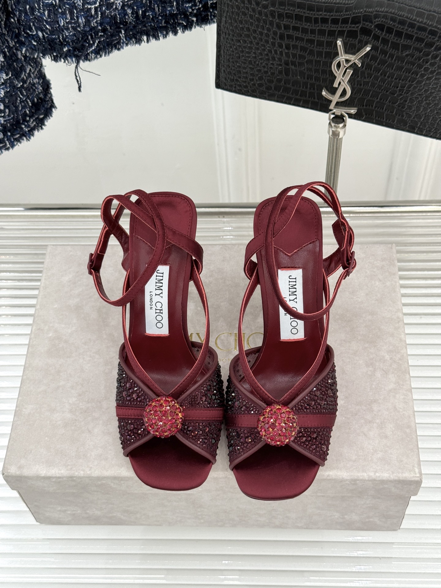 Jimmy Choo/吉米周26WF新品水钻球网纱尖头高跟凉鞋谁能拒绝一双自带星光的JC！这款水钻网纱鞋
