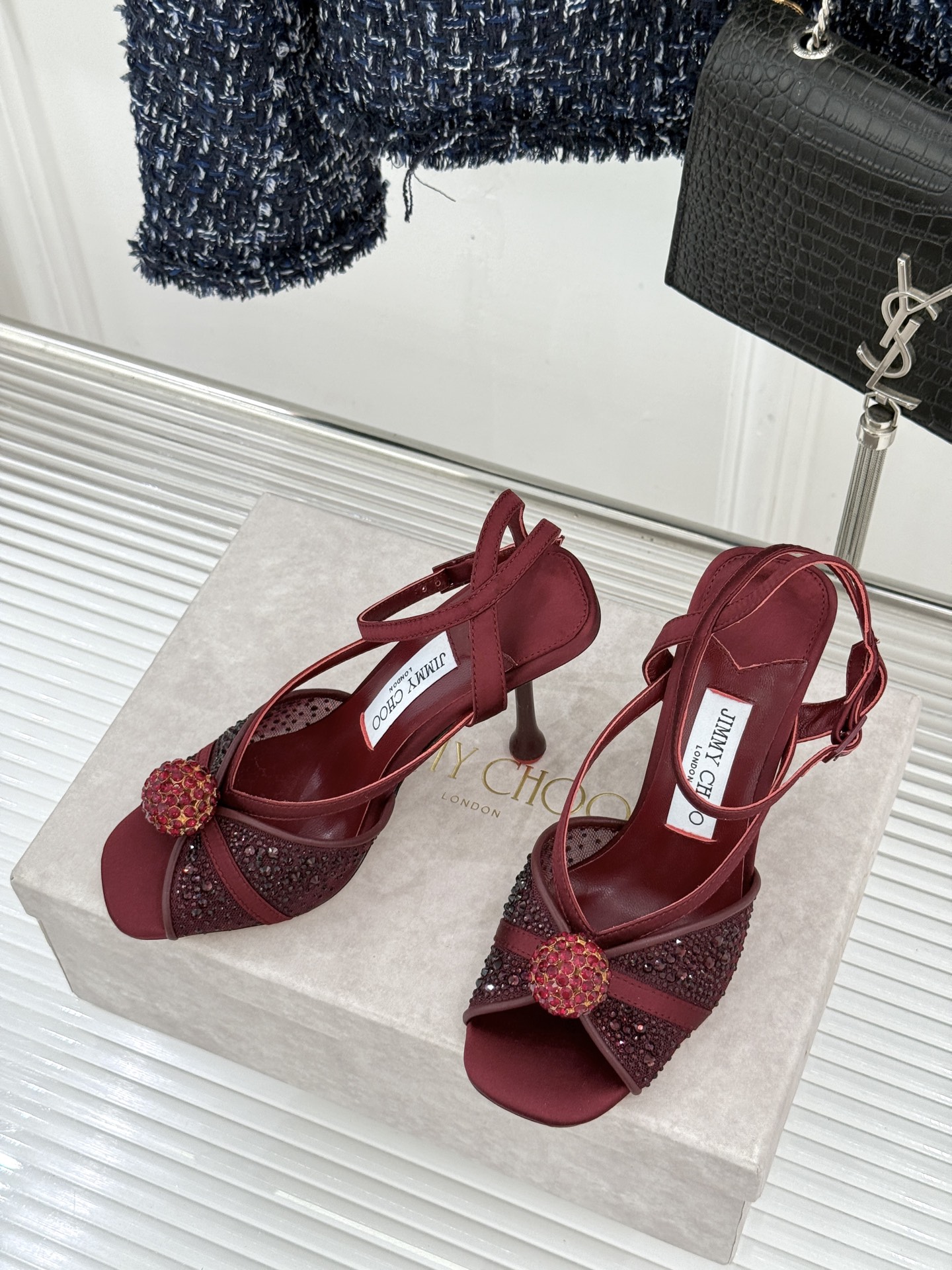 Jimmy Choo/吉米周26WF新品水钻球网纱尖头高跟凉鞋谁能拒绝一双自带星光的JC！这款水钻网纱鞋