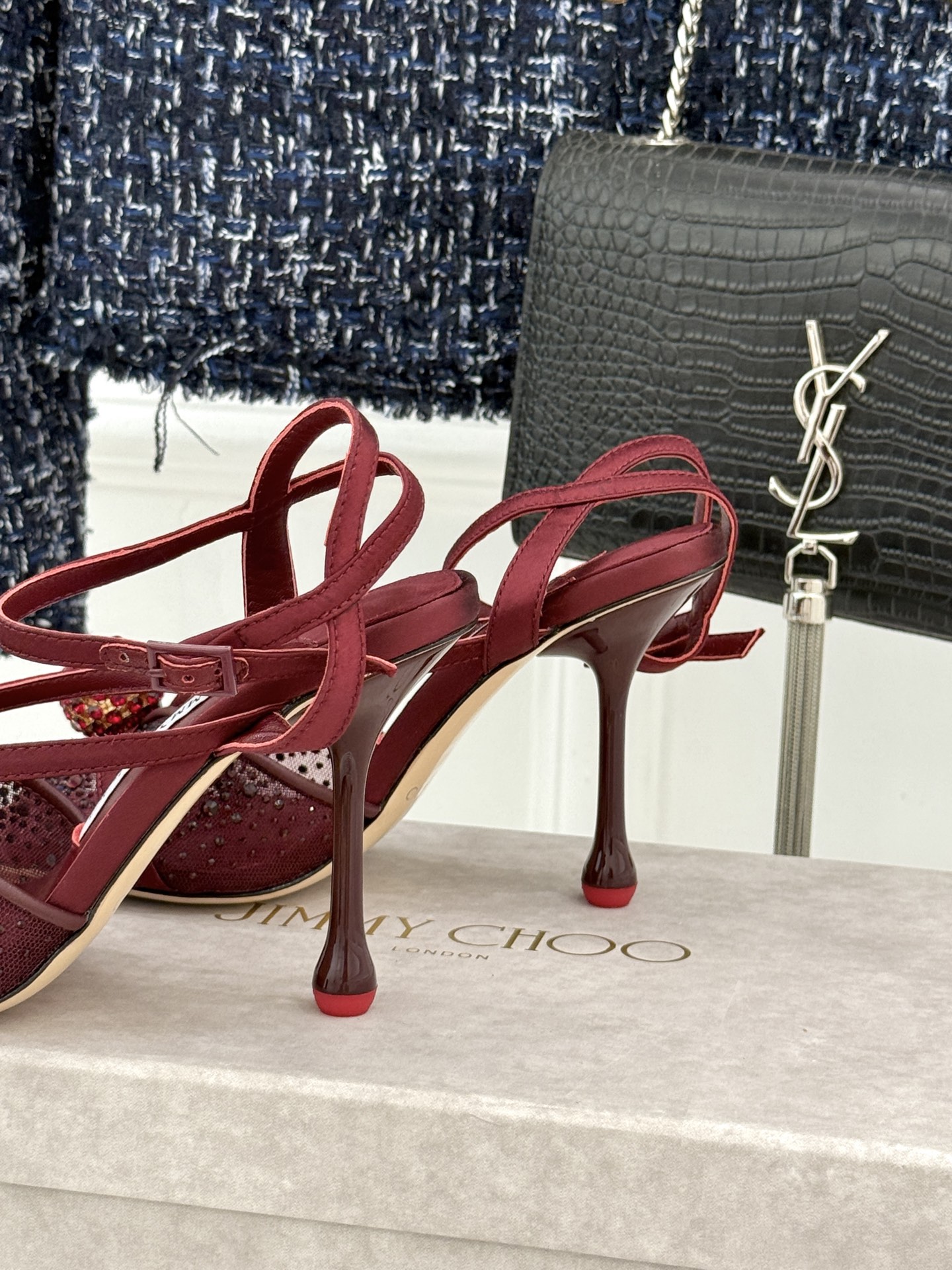 Jimmy Choo/吉米周26WF新品水钻球网纱尖头高跟凉鞋谁能拒绝一双自带星光的JC！这款水钻网纱鞋