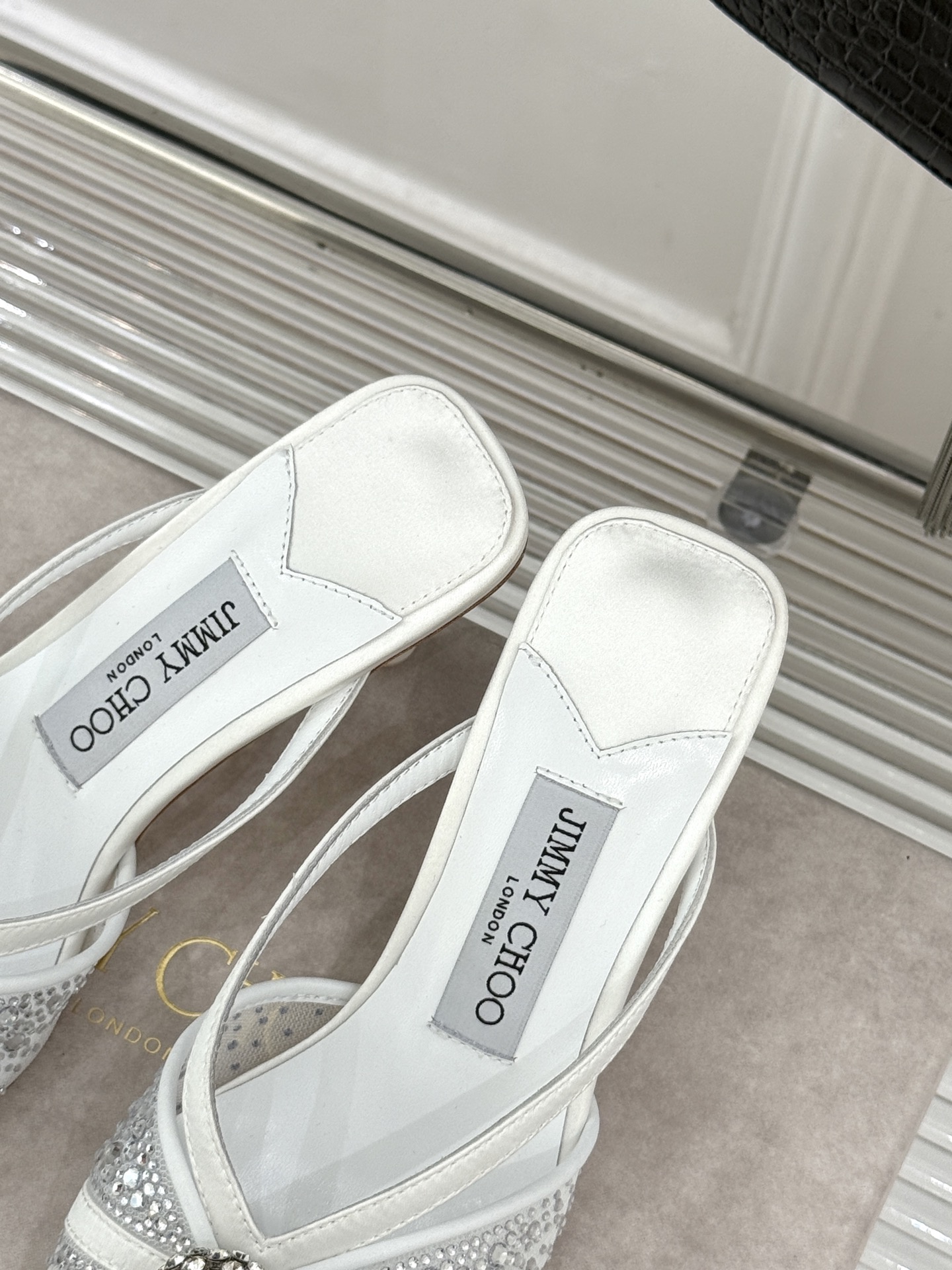 Jimmy Choo/吉米周26WF新品水钻球网纱尖头高跟凉鞋谁能拒绝一双自带星光的JC！这款水钻网纱鞋