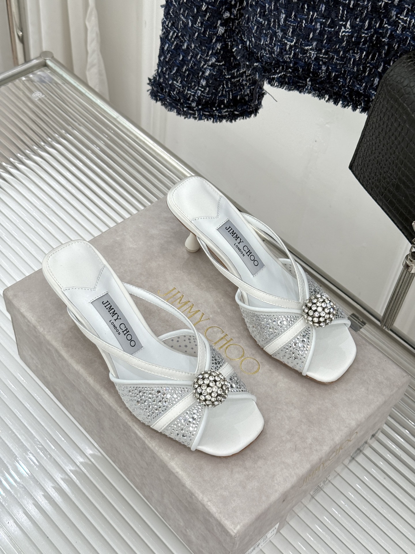 Jimmy Choo/吉米周26WF新品水钻球网纱尖头高跟凉鞋谁能拒绝一双自带星光的JC！这款水钻网纱鞋