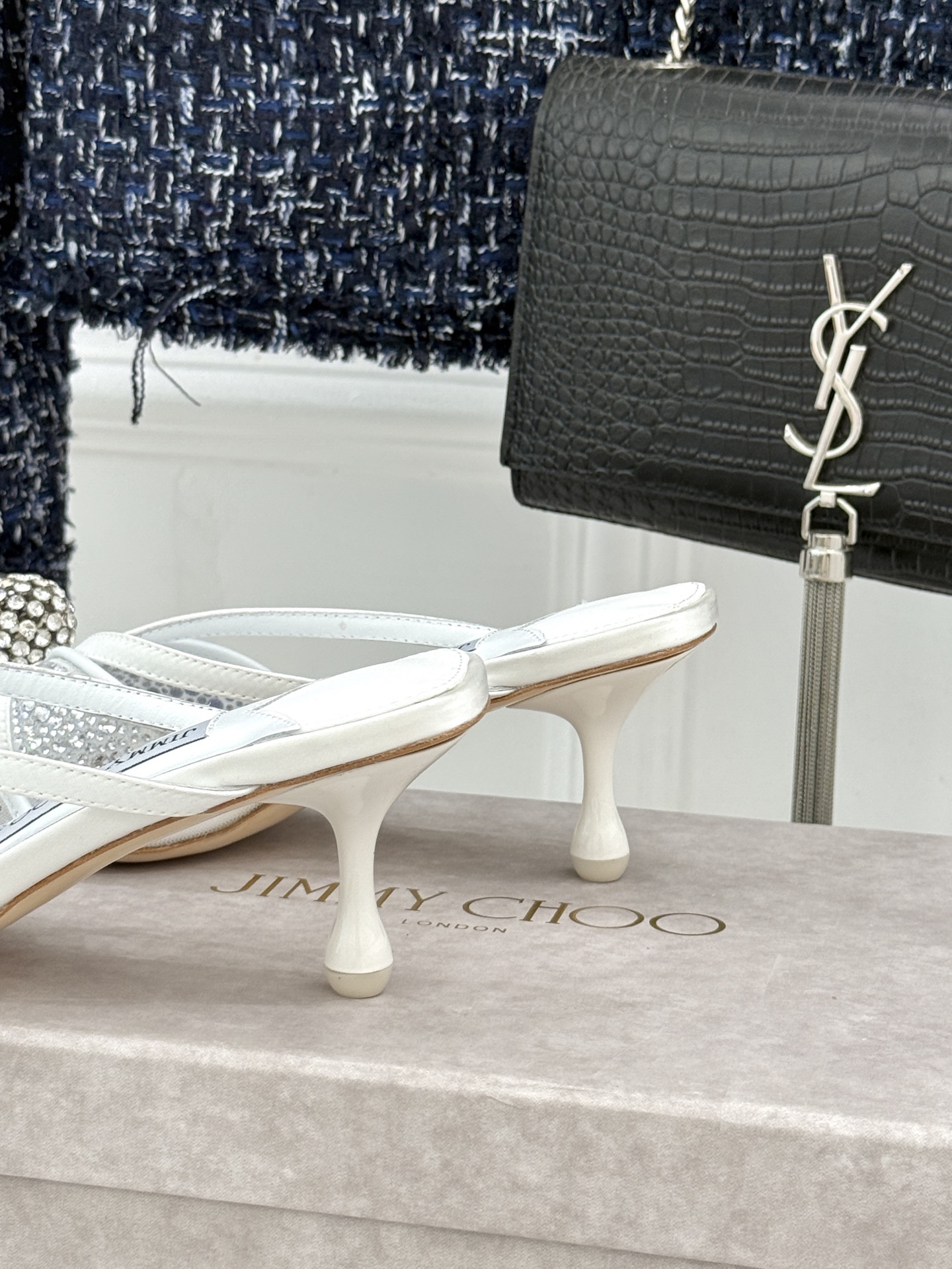 Jimmy Choo/吉米周26WF新品水钻球网纱尖头高跟凉鞋谁能拒绝一双自带星光的JC！这款水钻网纱鞋