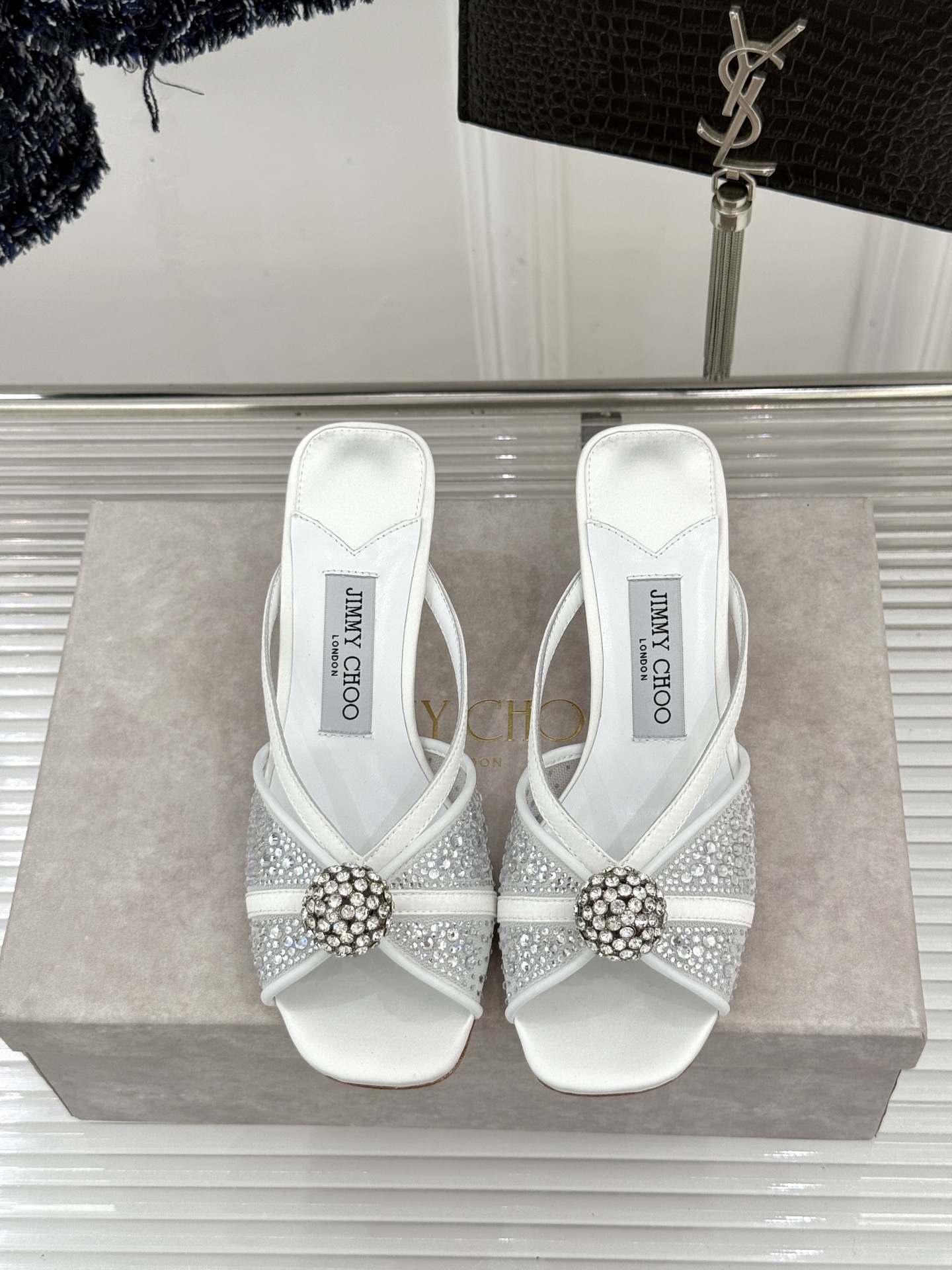 Jimmy Choo/吉米周26WF新品水钻球网纱尖头高跟凉鞋谁能拒绝一双自带星光的JC！这款水钻网纱鞋