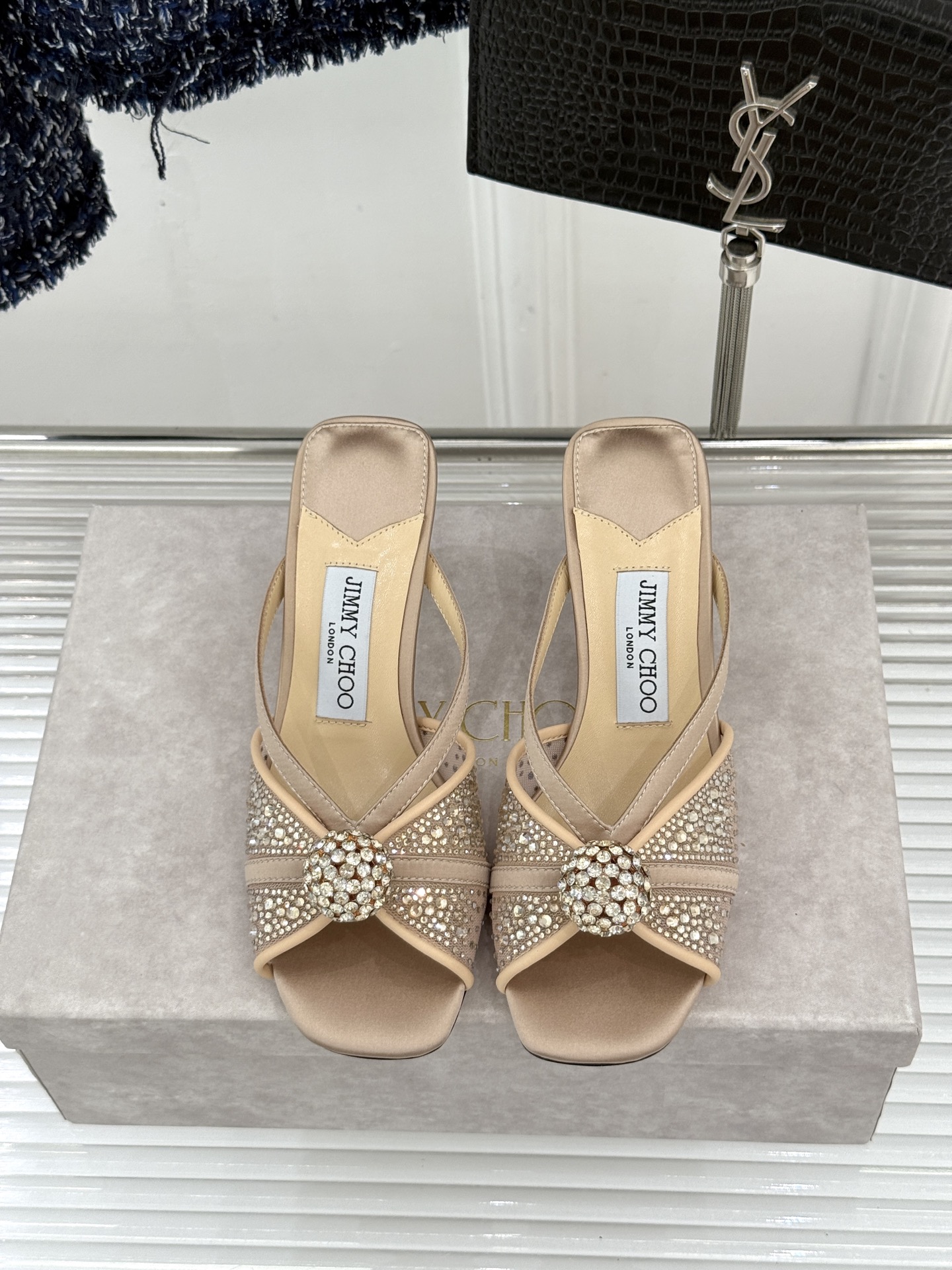 Jimmy Choo/吉米周26WF新品水钻球网纱尖头高跟凉鞋谁能拒绝一双自带星光的JC！这款水钻网纱鞋