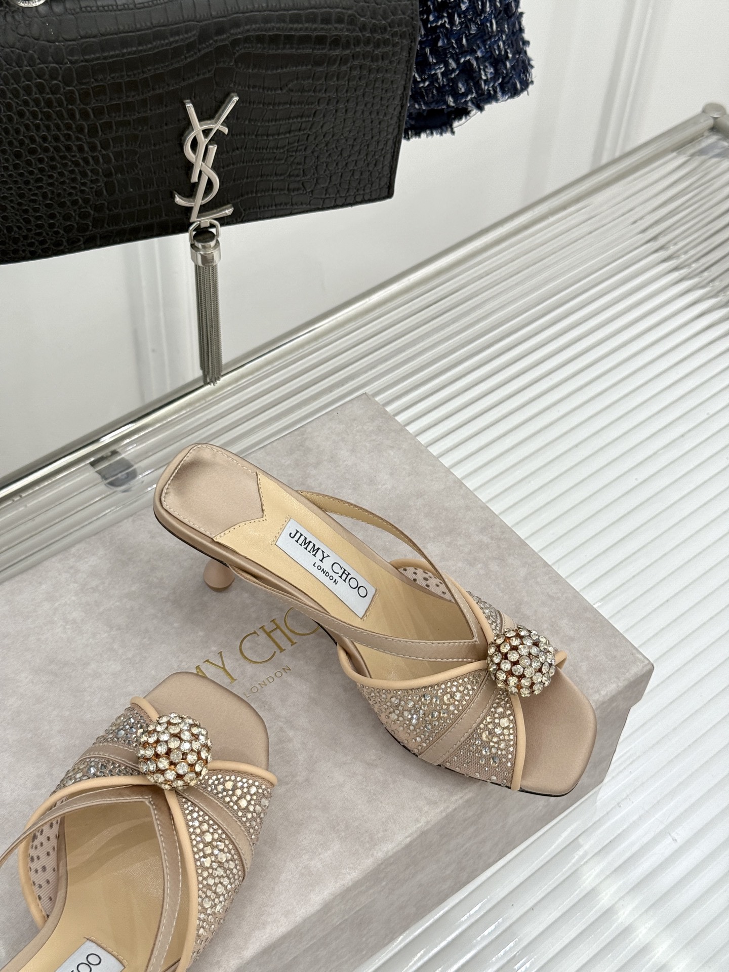 Jimmy Choo/吉米周26WF新品水钻球网纱尖头高跟凉鞋谁能拒绝一双自带星光的JC！这款水钻网纱鞋