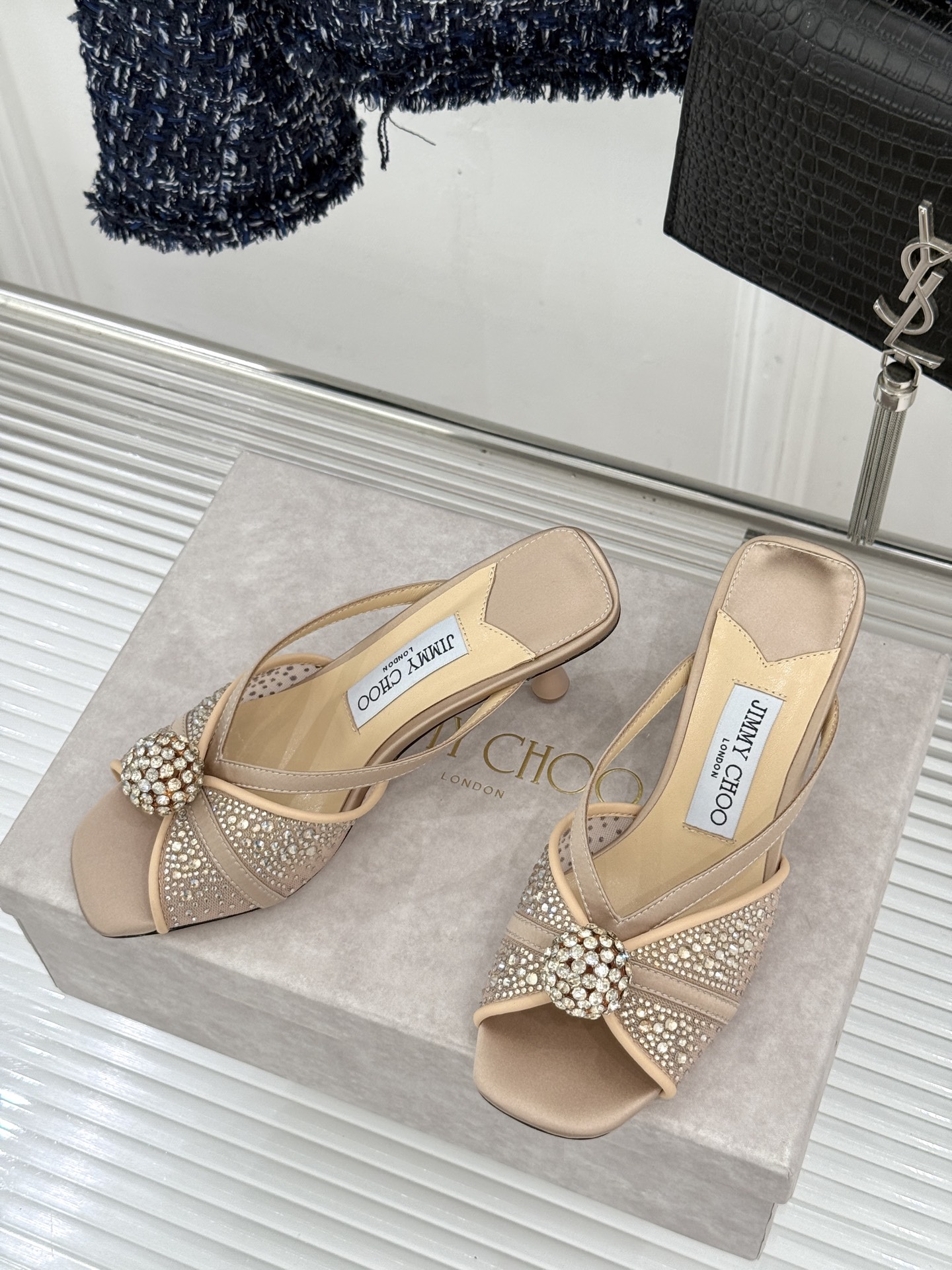 Jimmy Choo/吉米周26WF新品水钻球网纱尖头高跟凉鞋谁能拒绝一双自带星光的JC！这款水钻网纱鞋