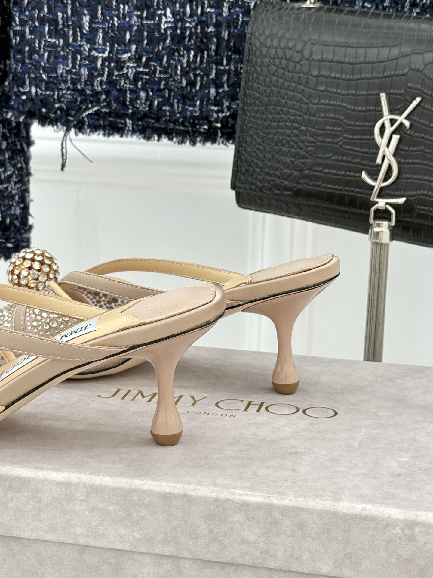 Jimmy Choo/吉米周26WF新品水钻球网纱尖头高跟凉鞋谁能拒绝一双自带星光的JC！这款水钻网纱鞋