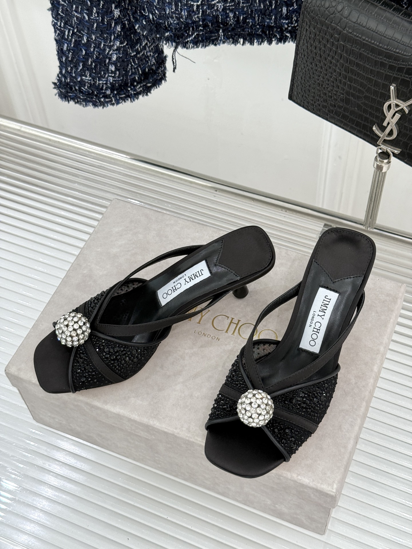 Jimmy Choo/吉米周26WF新品水钻球网纱尖头高跟凉鞋谁能拒绝一双自带星光的JC！这款水钻网纱鞋