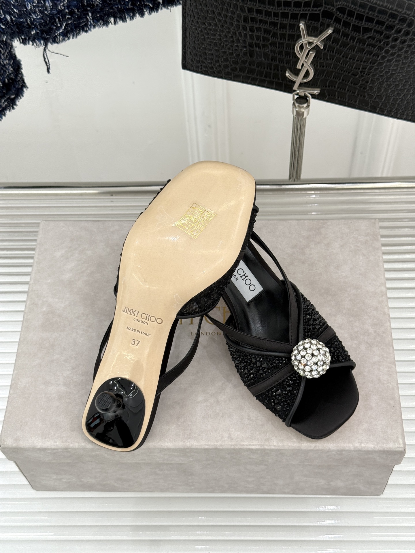 Jimmy Choo/吉米周26WF新品水钻球网纱尖头高跟凉鞋谁能拒绝一双自带星光的JC！这款水钻网纱鞋