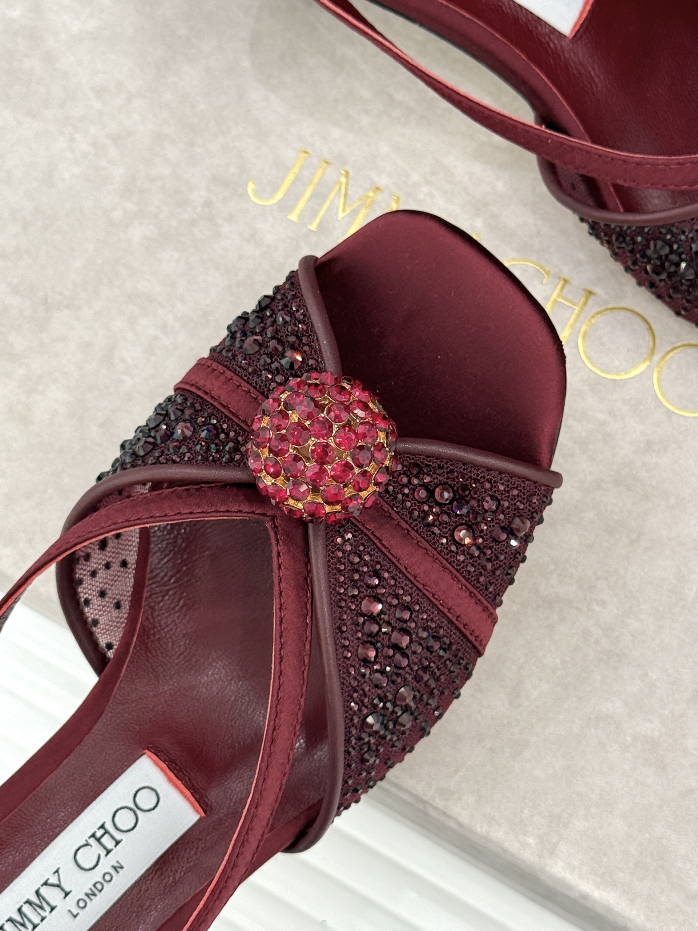 Jimmy Choo/吉米周26WF新品水钻球网纱尖头高跟凉鞋谁能拒绝一双自带星光的JC！这款水钻网纱鞋