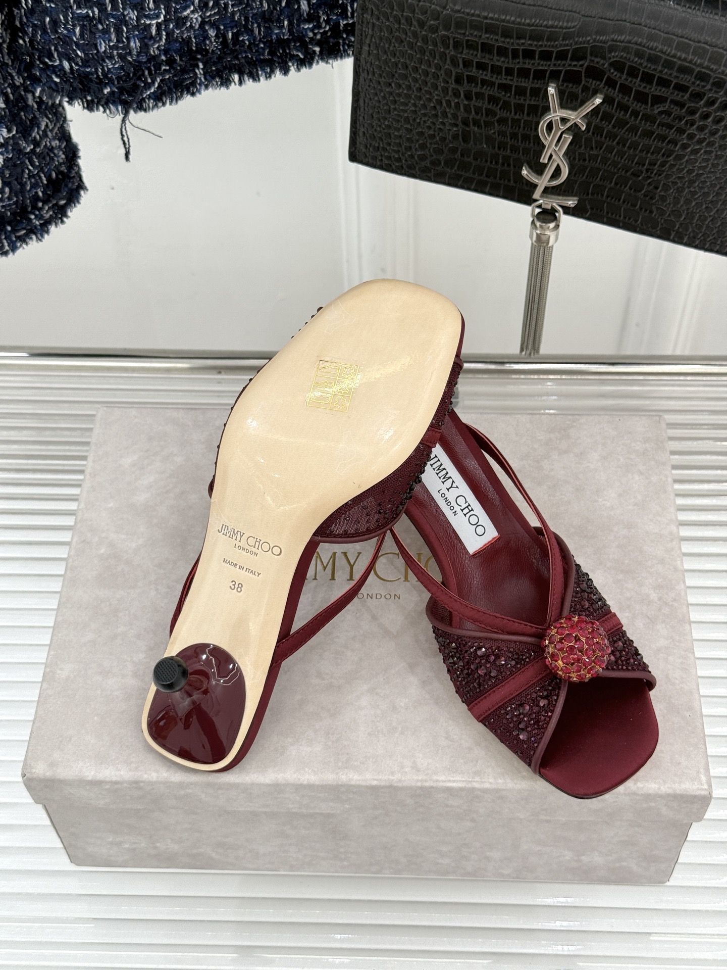 Jimmy Choo/吉米周26WF新品水钻球网纱尖头高跟凉鞋谁能拒绝一双自带星光的JC！这款水钻网纱鞋