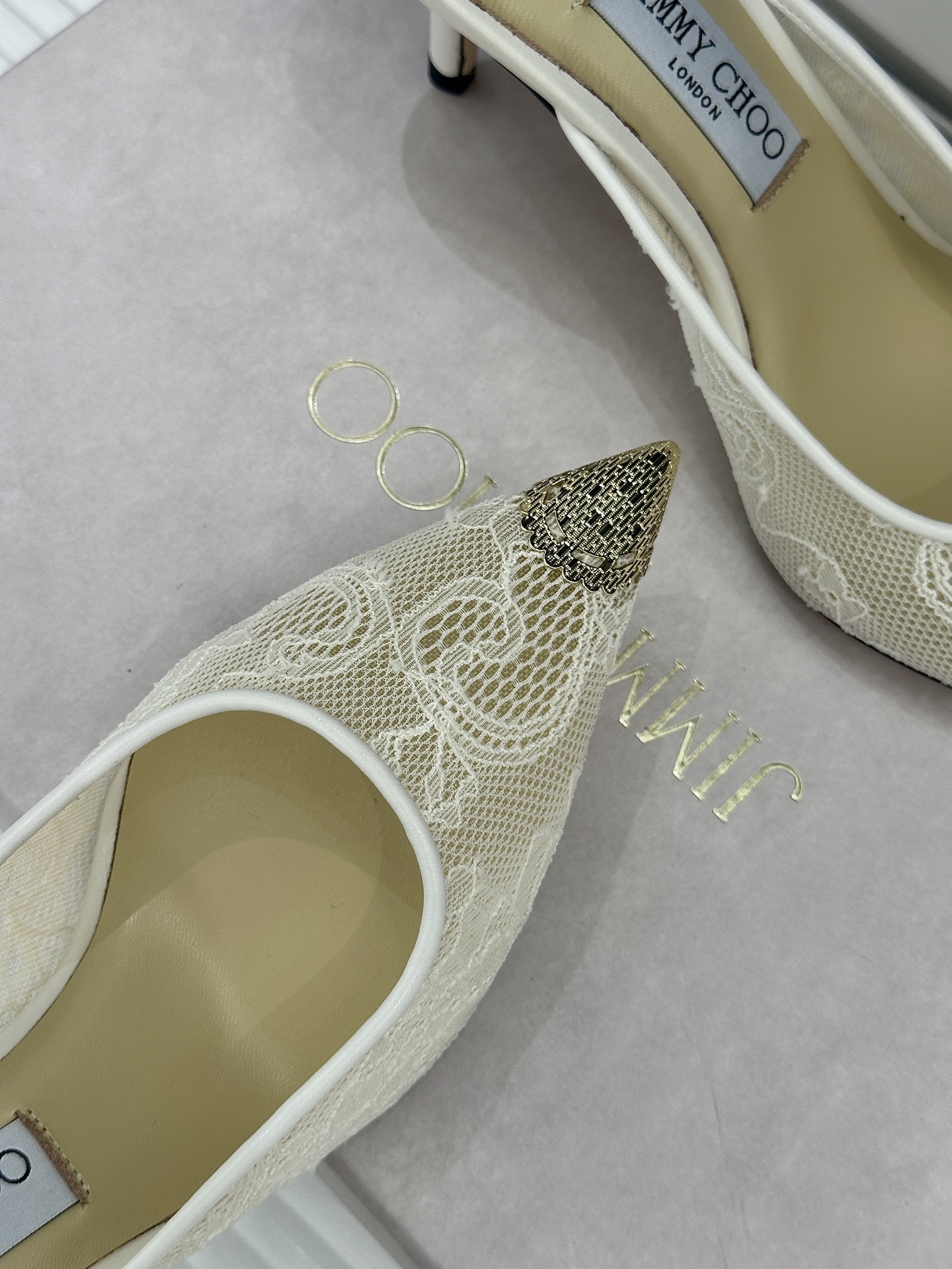 Jimmy Choo/吉米周26WF新品蕾丝金属头高跟拖鞋承袭品牌30年英伦奢雅基因这款凉鞋解锁现代女性