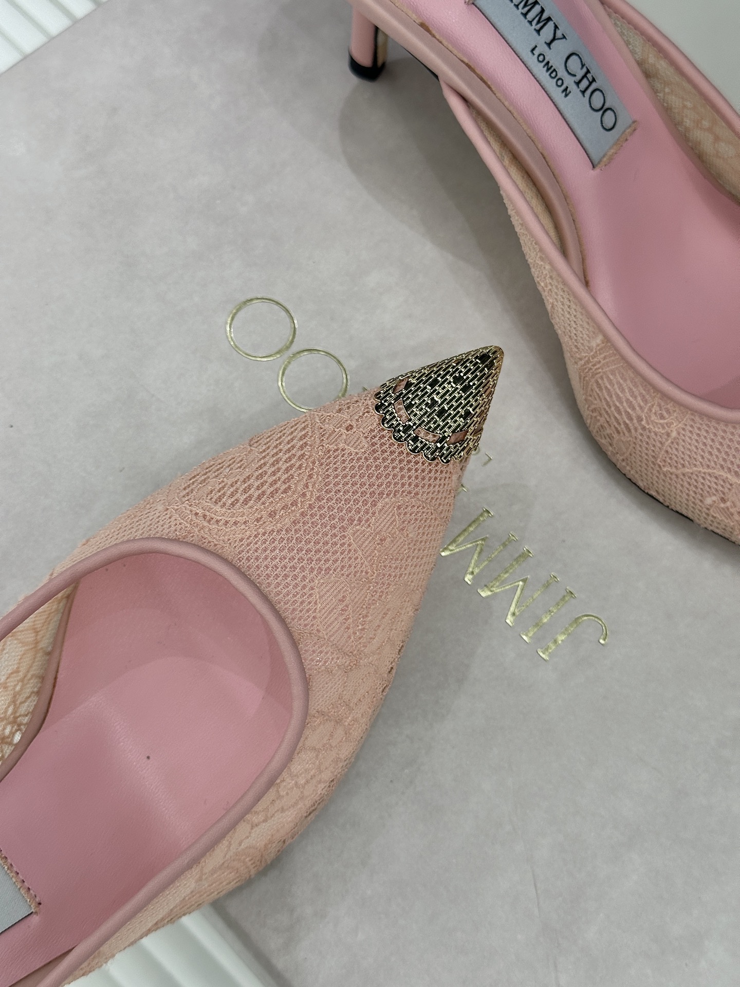 Jimmy Choo/吉米周26WF新品蕾丝金属头高跟拖鞋承袭品牌30年英伦奢雅基因这款凉鞋解锁现代女性