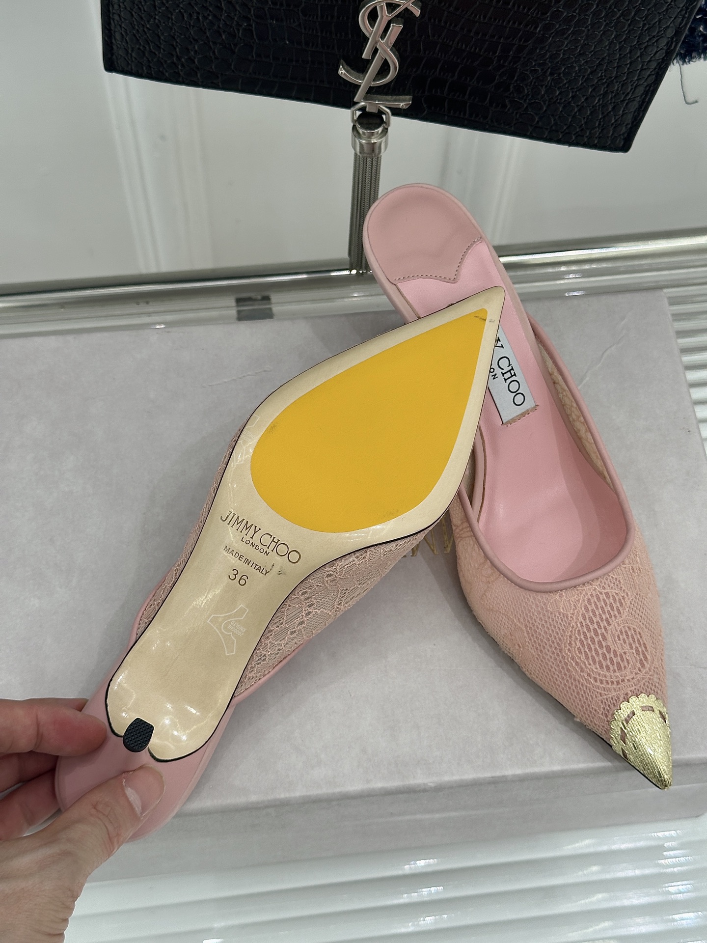 Jimmy Choo/吉米周26WF新品蕾丝金属头高跟拖鞋承袭品牌30年英伦奢雅基因这款凉鞋解锁现代女性