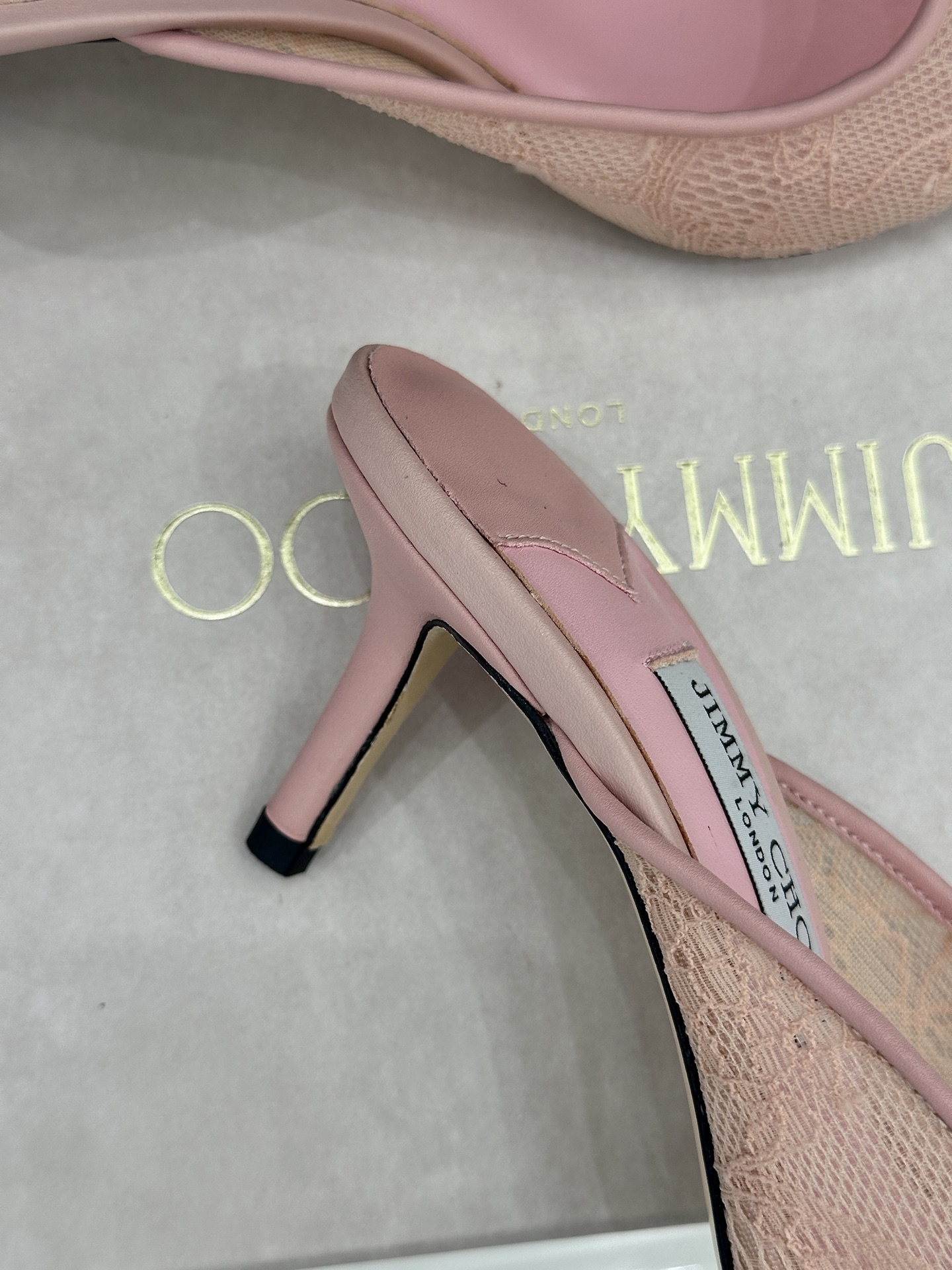 Jimmy Choo/吉米周26WF新品蕾丝金属头高跟拖鞋承袭品牌30年英伦奢雅基因这款凉鞋解锁现代女性