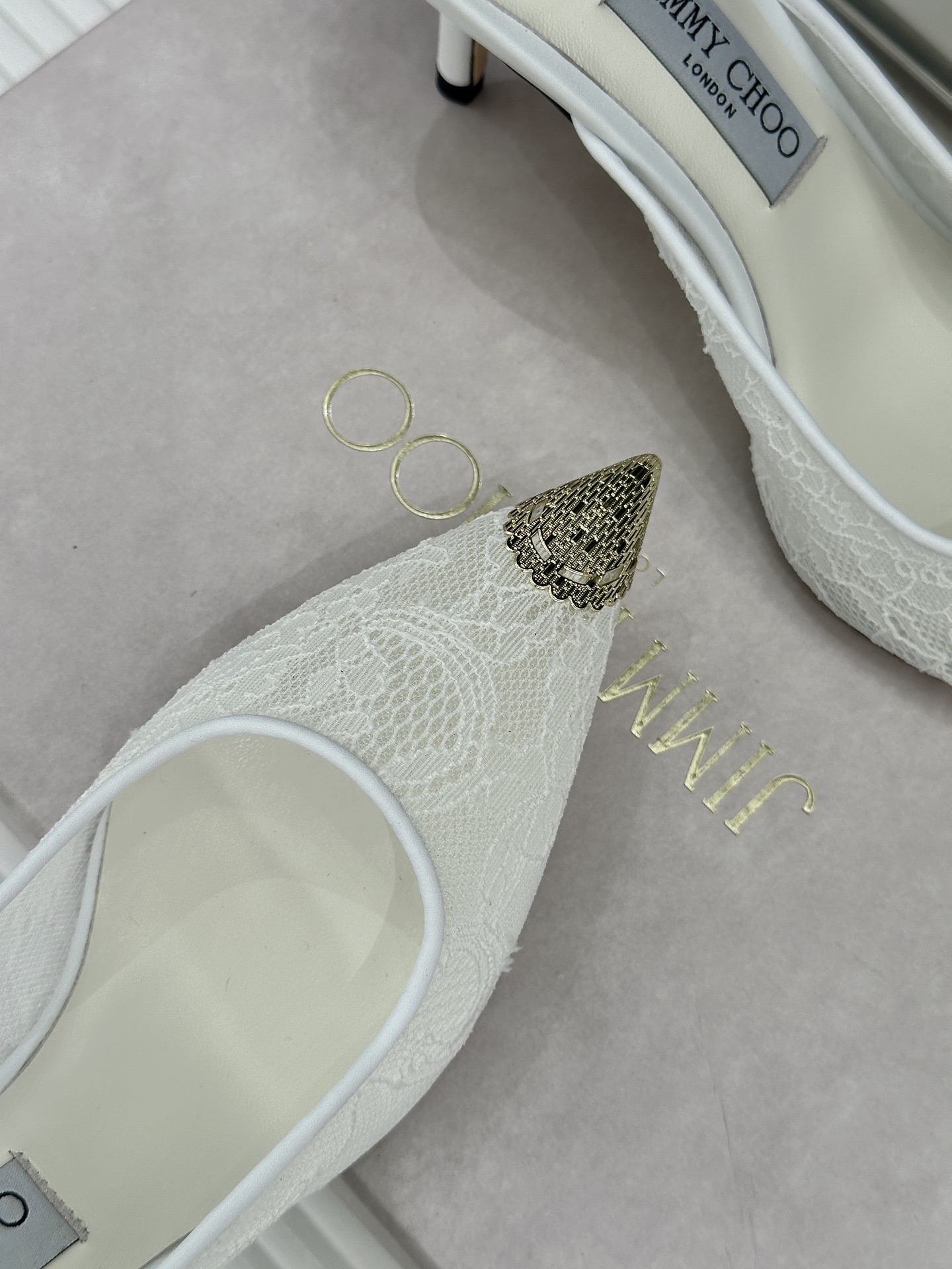 Jimmy Choo/吉米周26WF新品蕾丝金属头高跟拖鞋承袭品牌30年英伦奢雅基因这款凉鞋解锁现代女性