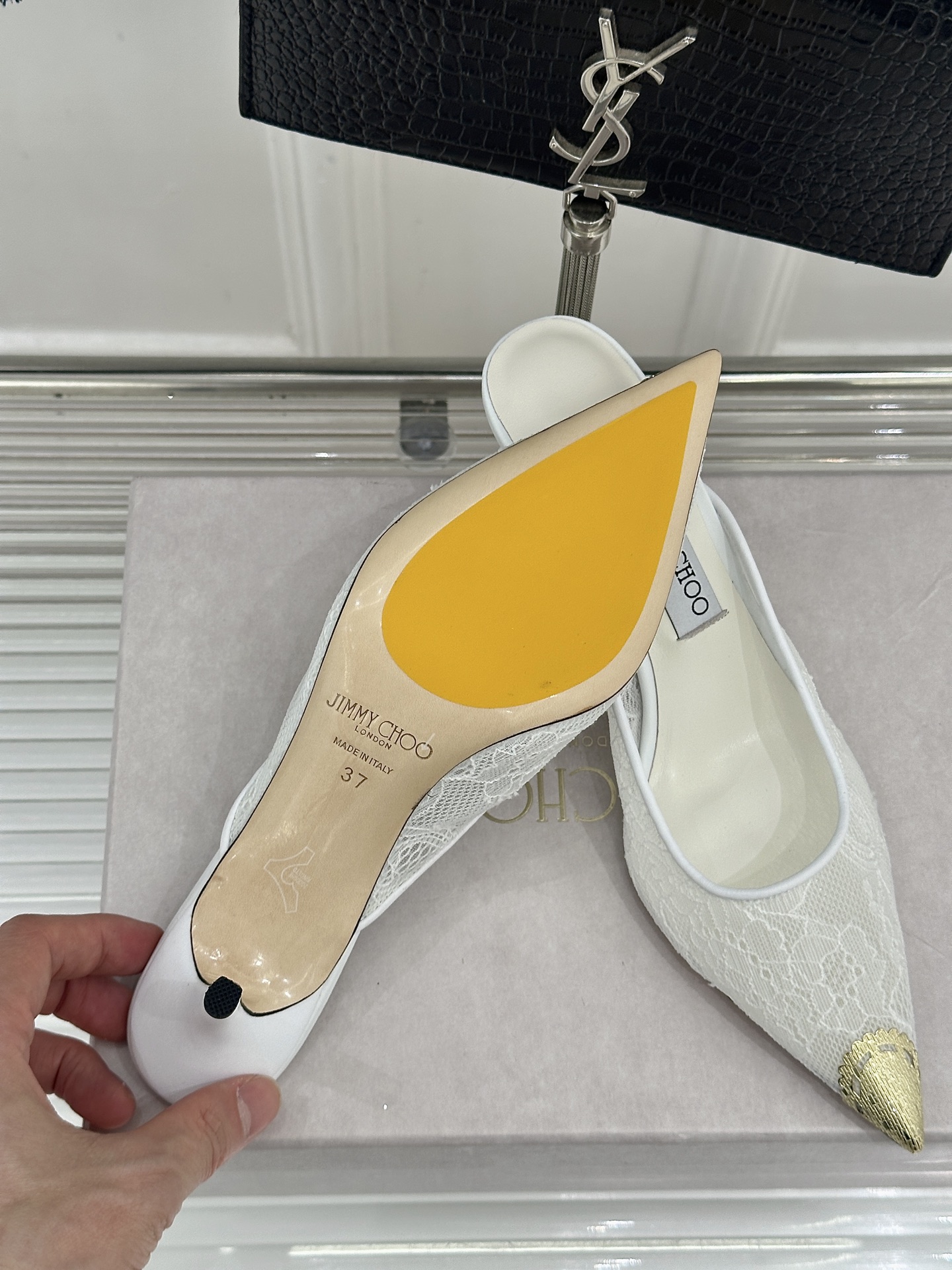Jimmy Choo/吉米周26WF新品蕾丝金属头高跟拖鞋承袭品牌30年英伦奢雅基因这款凉鞋解锁现代女性