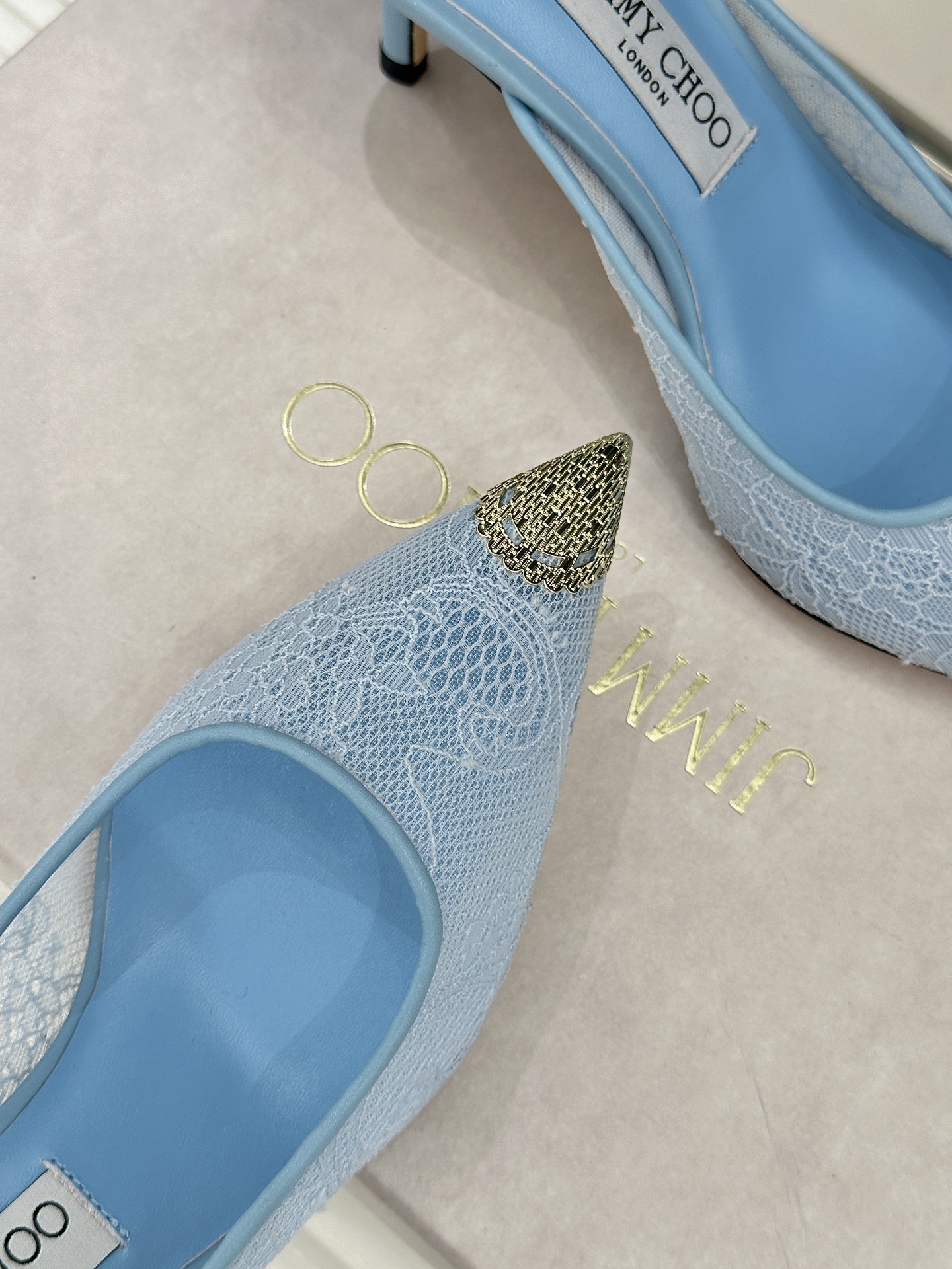 Jimmy Choo/吉米周26WF新品蕾丝金属头高跟拖鞋承袭品牌30年英伦奢雅基因这款凉鞋解锁现代女性