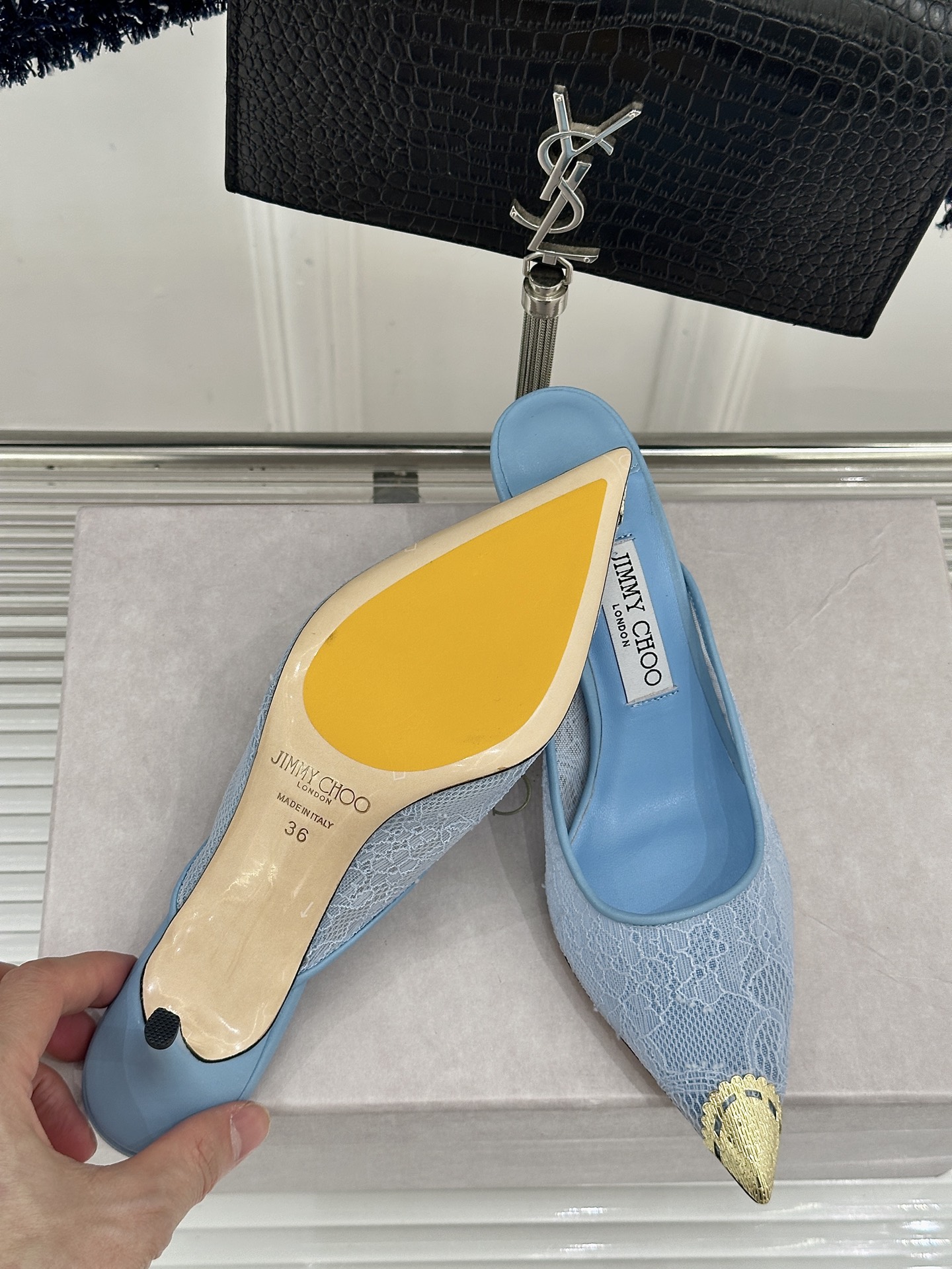 Jimmy Choo/吉米周26WF新品蕾丝金属头高跟拖鞋承袭品牌30年英伦奢雅基因这款凉鞋解锁现代女性