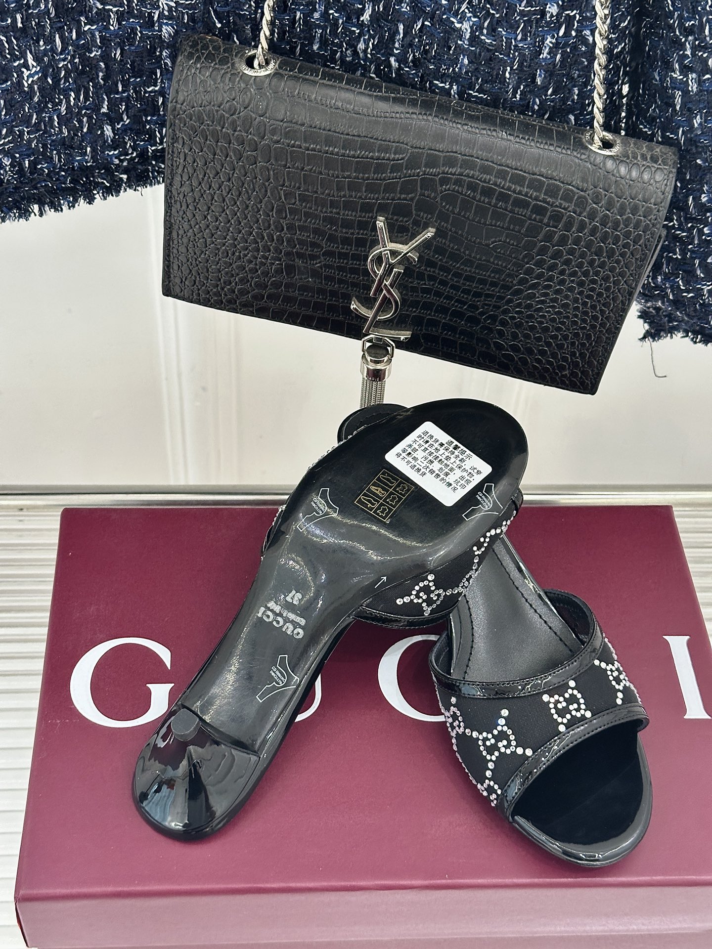 Gucci/古驰26WF新品网纱水钻高跟凉鞋拖鞋在一双凉鞋上续写百年奢韵。是复古与璀璨的惊艳邂逅让每一步