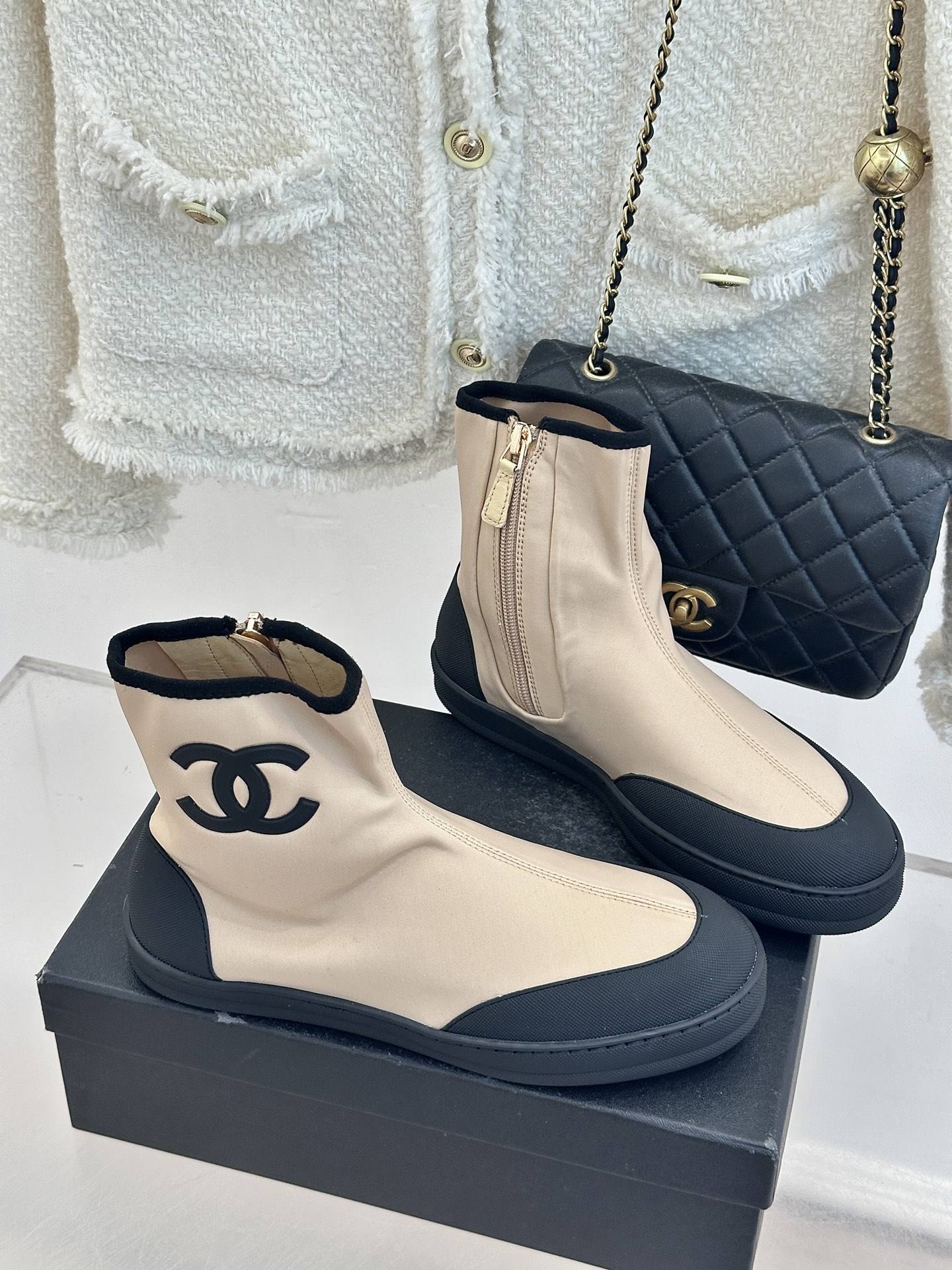 CHANE*｜小香26M新品双C高帮拉链休闲弹力短靴融合休闲格调与经典奢华重塑高帮短靴新风尚。甄选透气帆
