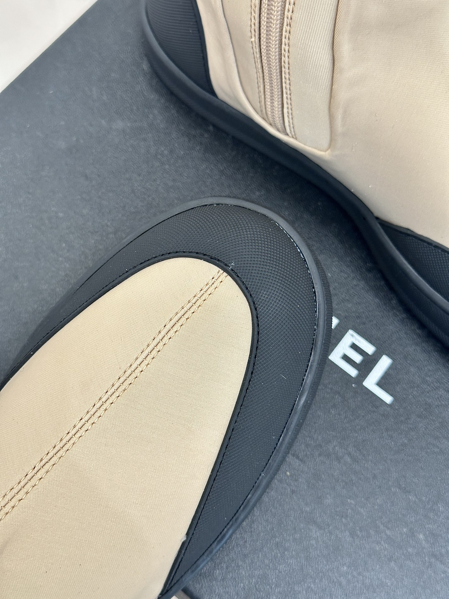 CHANE*｜小香26M新品双C高帮拉链休闲弹力短靴融合休闲格调与经典奢华重塑高帮短靴新风尚。甄选透气帆