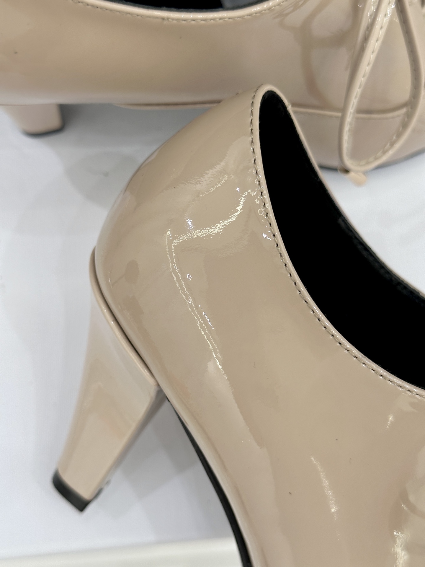 Celine Celine/赛琳26WF新品极简小方头