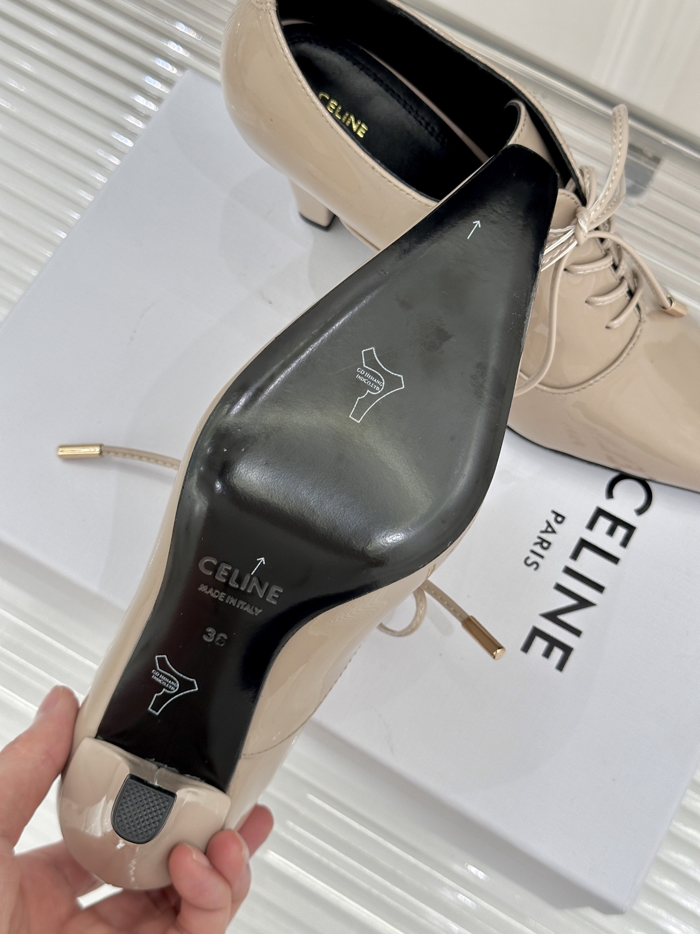 Celine Celine/赛琳26WF新品极简小方头