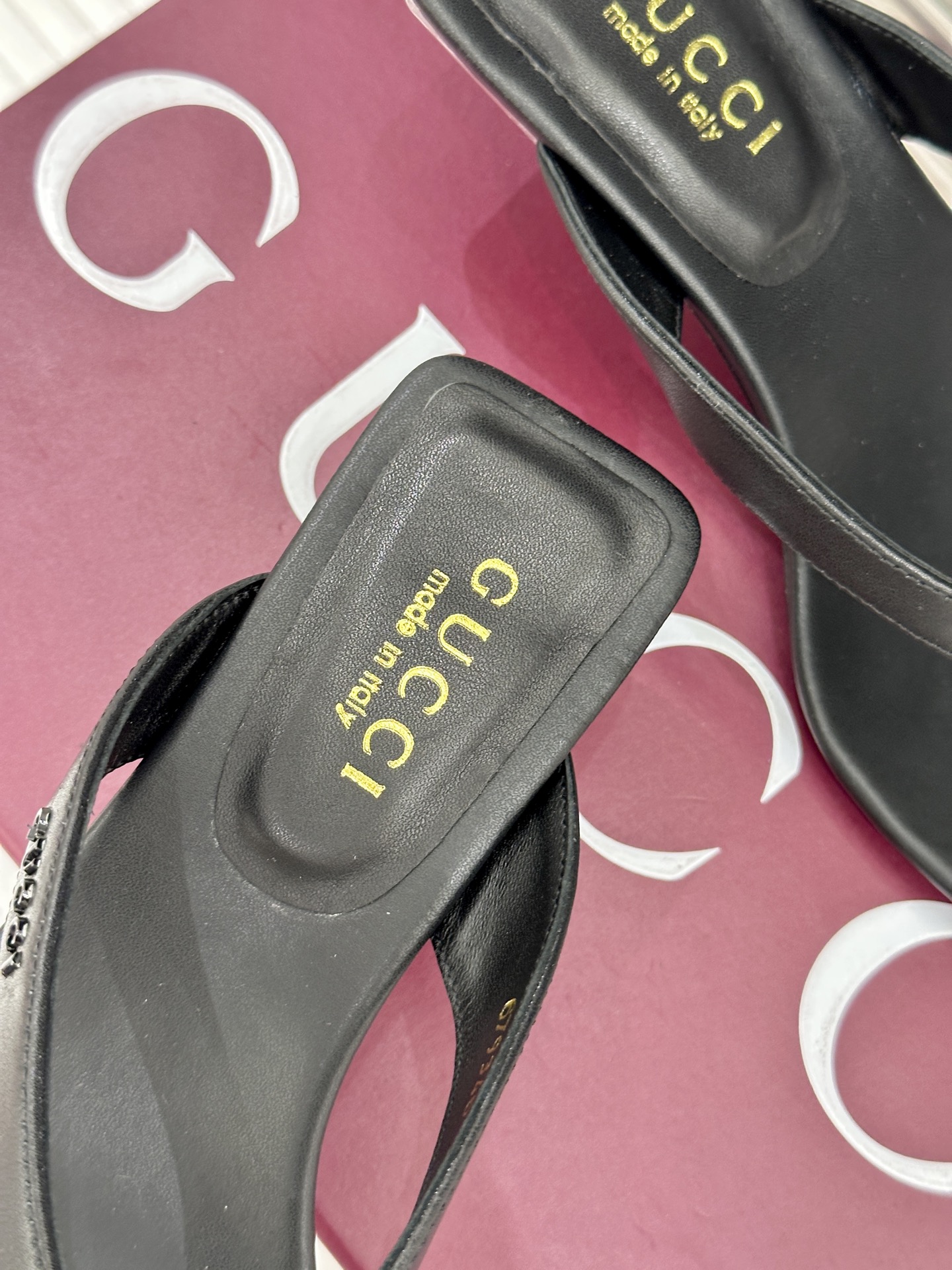 Gucci/古驰26WF新品老花夹脚高跟人字拖鞋夏天最值得入手的单品❗️自带高级气场的凉鞋搭配裙装裤装率
