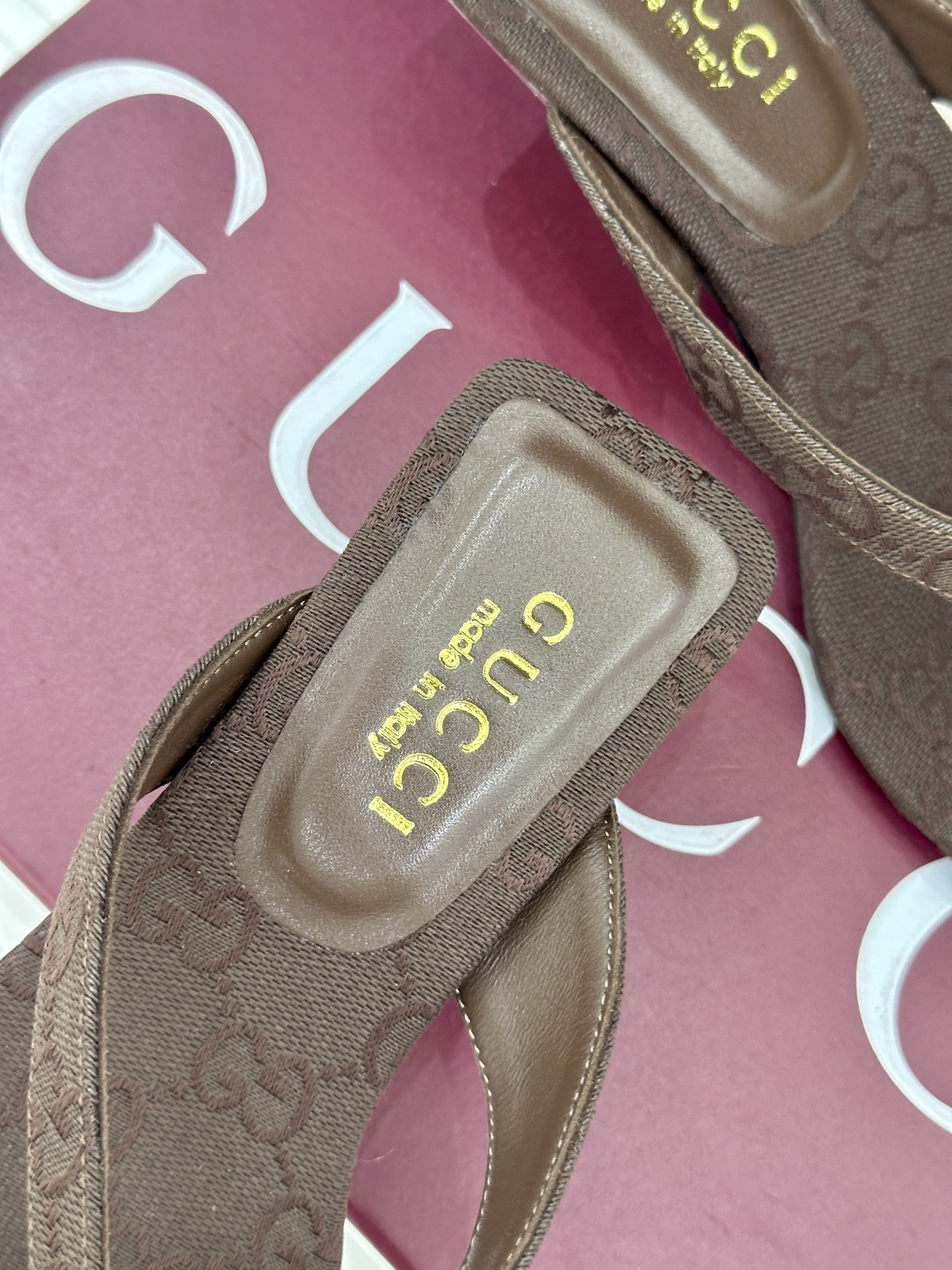 Gucci/古驰26WF新品老花夹脚高跟人字拖鞋夏天最值得入手的单品❗️自带高级气场的凉鞋搭配裙装裤装率