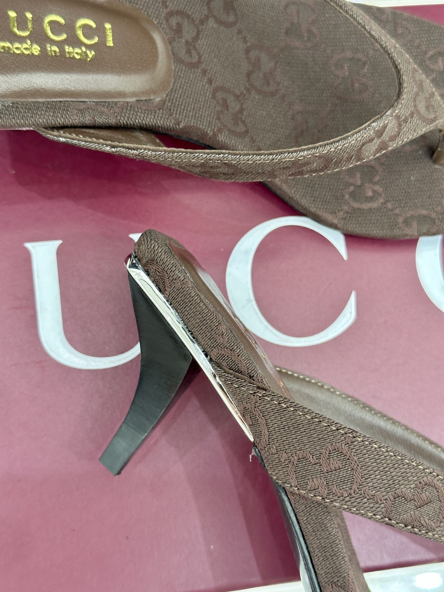 Gucci/古驰26WF新品老花夹脚高跟人字拖鞋夏天最值得入手的单品❗️自带高级气场的凉鞋搭配裙装裤装率